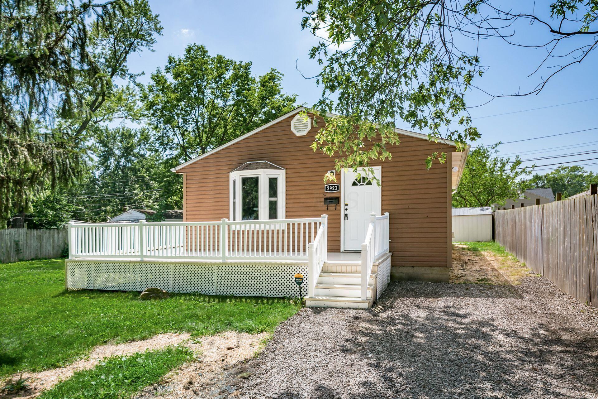 2923 Howey Road Property Photo 1