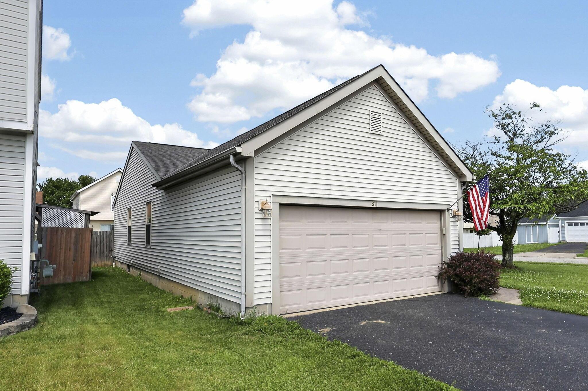 811 Wallinger Drive Property Photo 3