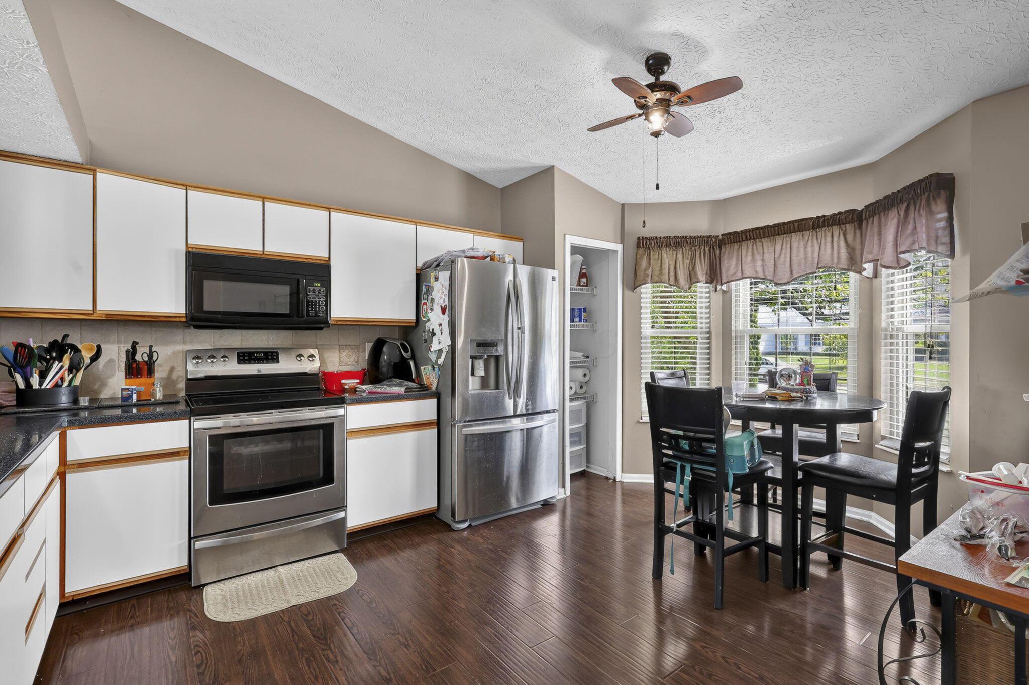 811 Wallinger Drive Property Photo 14