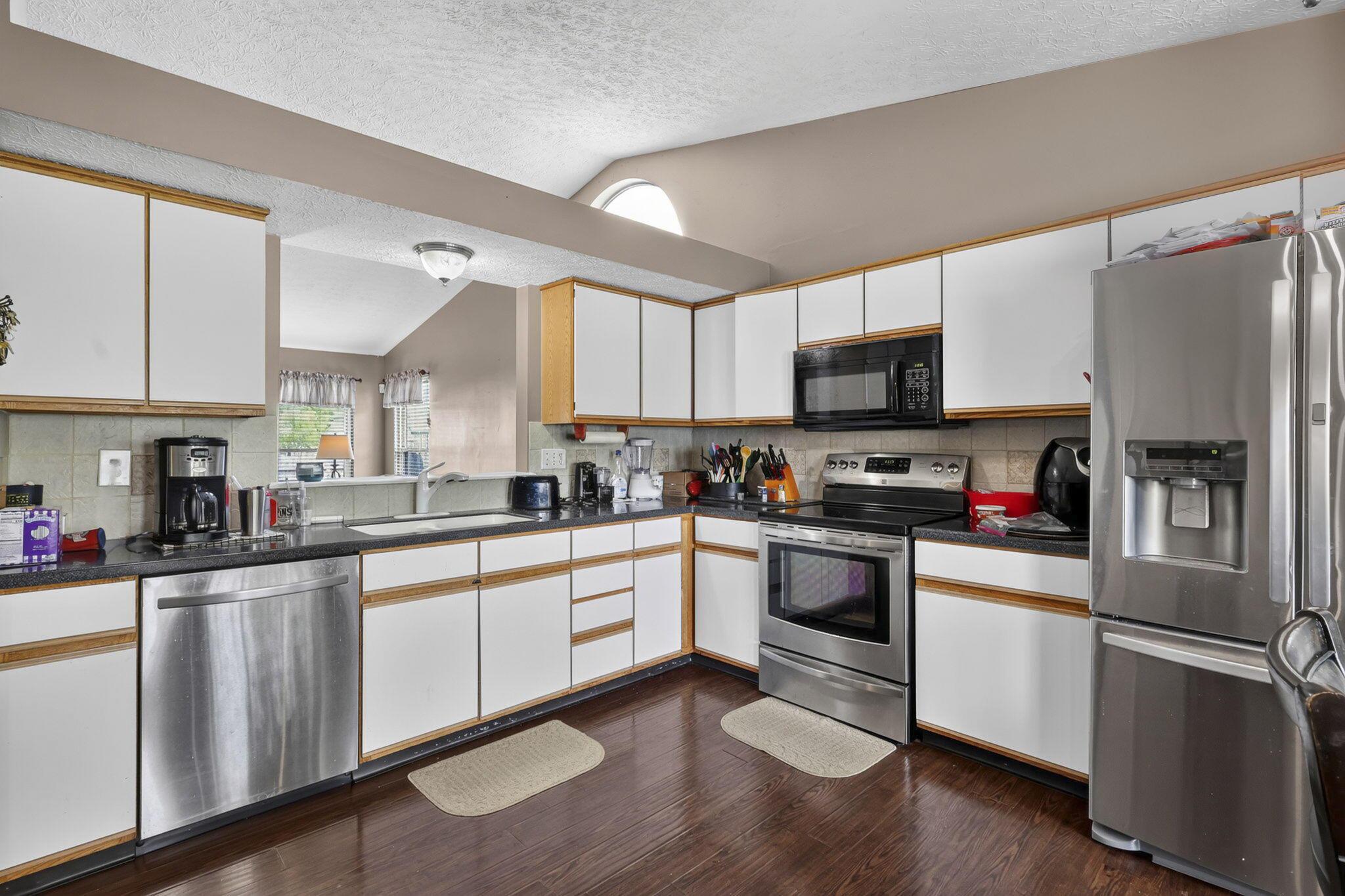 811 Wallinger Drive Property Photo 15