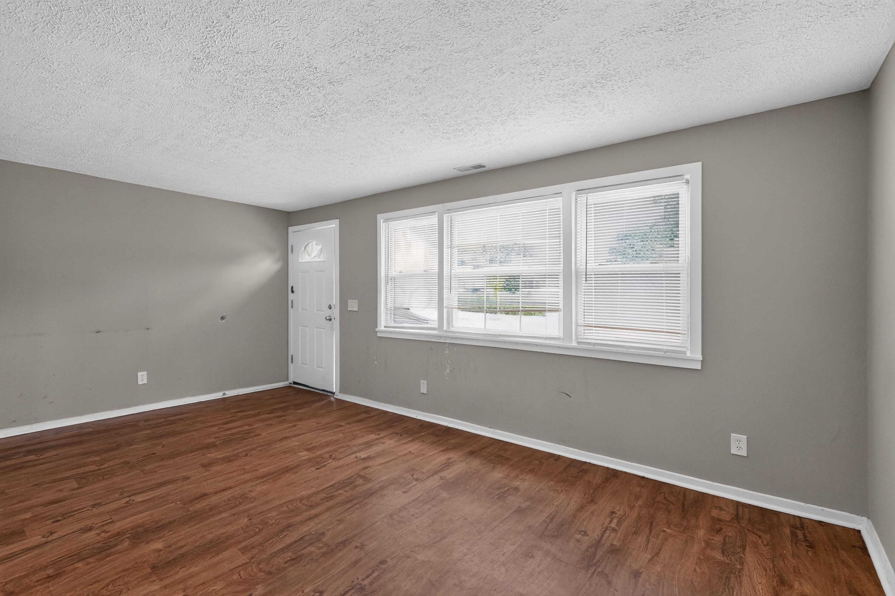2183 Safford Avenue Property Photo 3