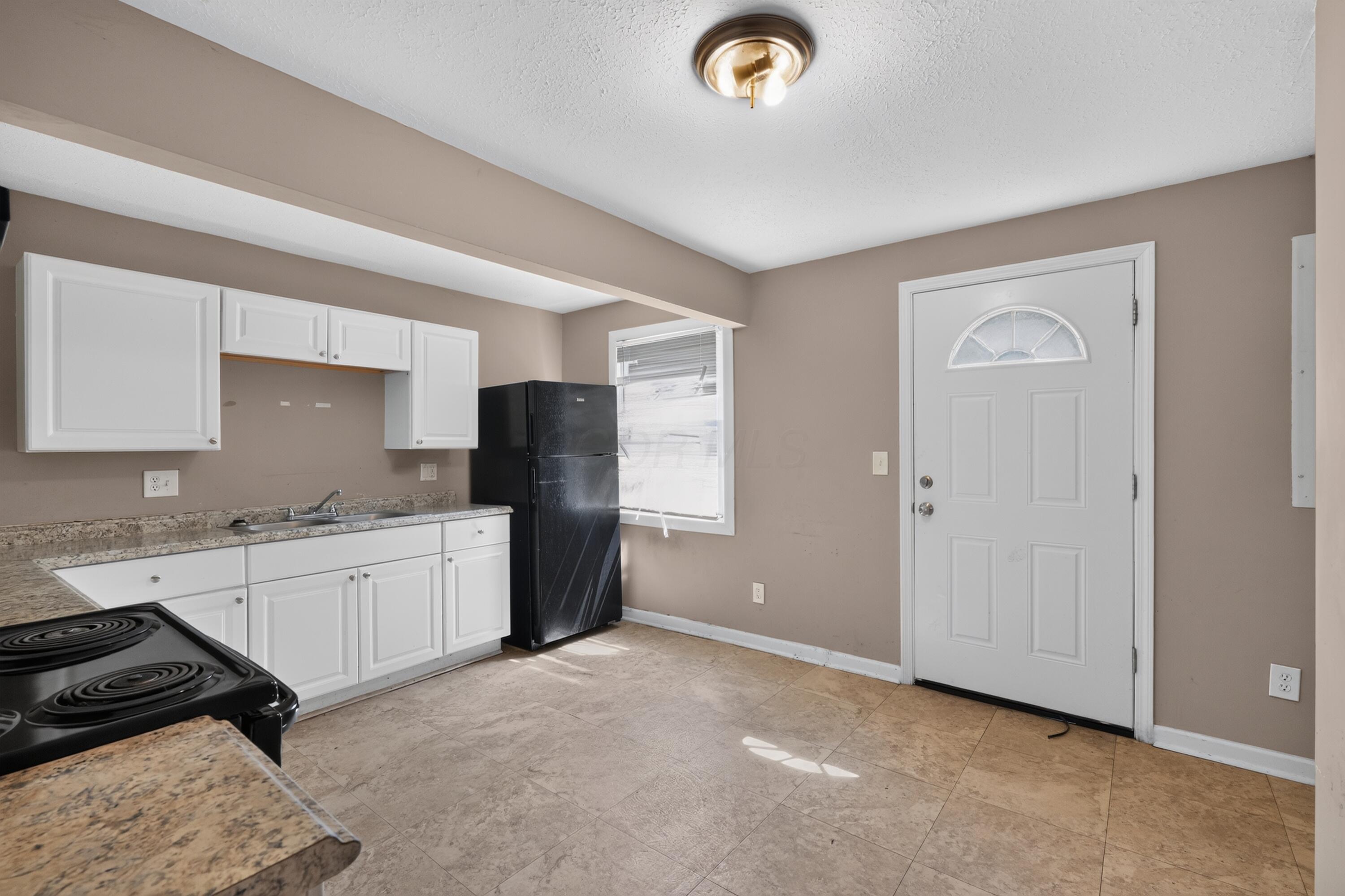 2183 Safford Avenue Property Photo 5
