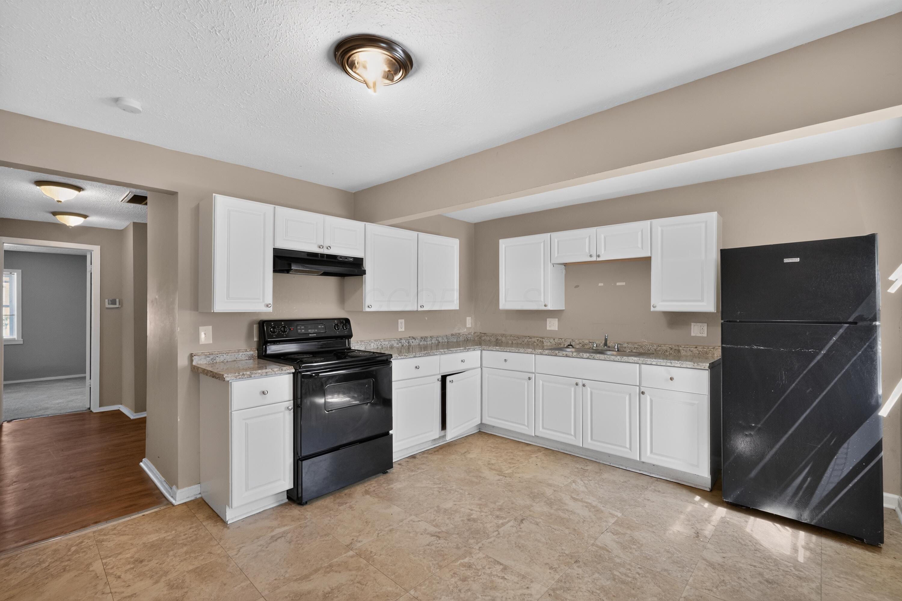 2183 Safford Avenue Property Photo 6