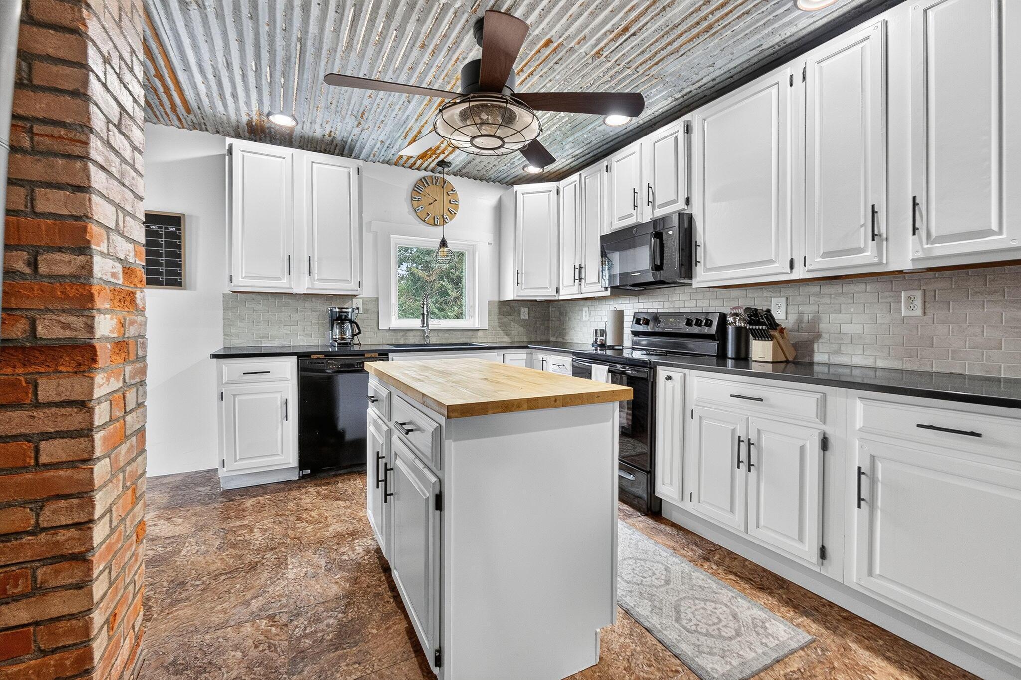 25606 Neel Road Property Photo 1