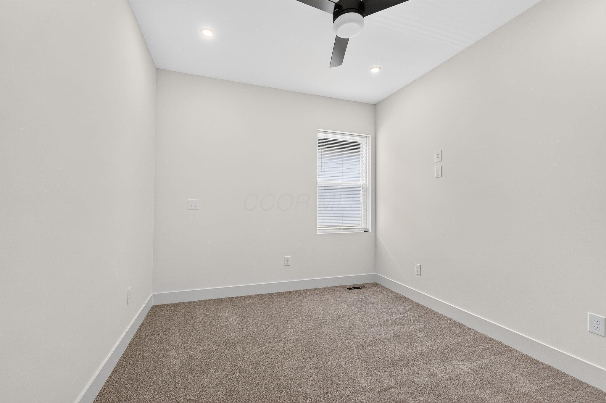 1056 Campbell Avenue Property Photo 32