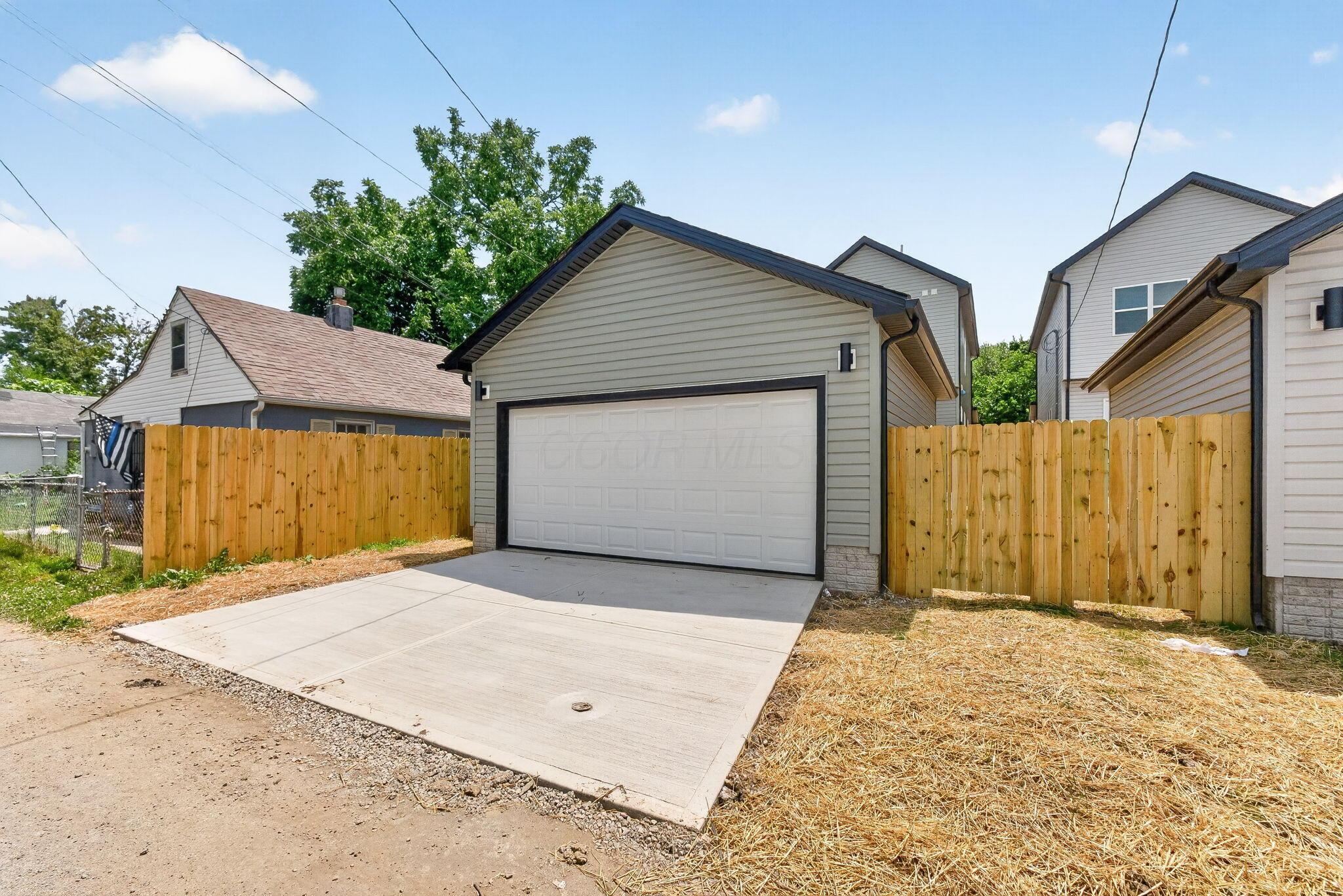 1056 Campbell Avenue Property Photo 46