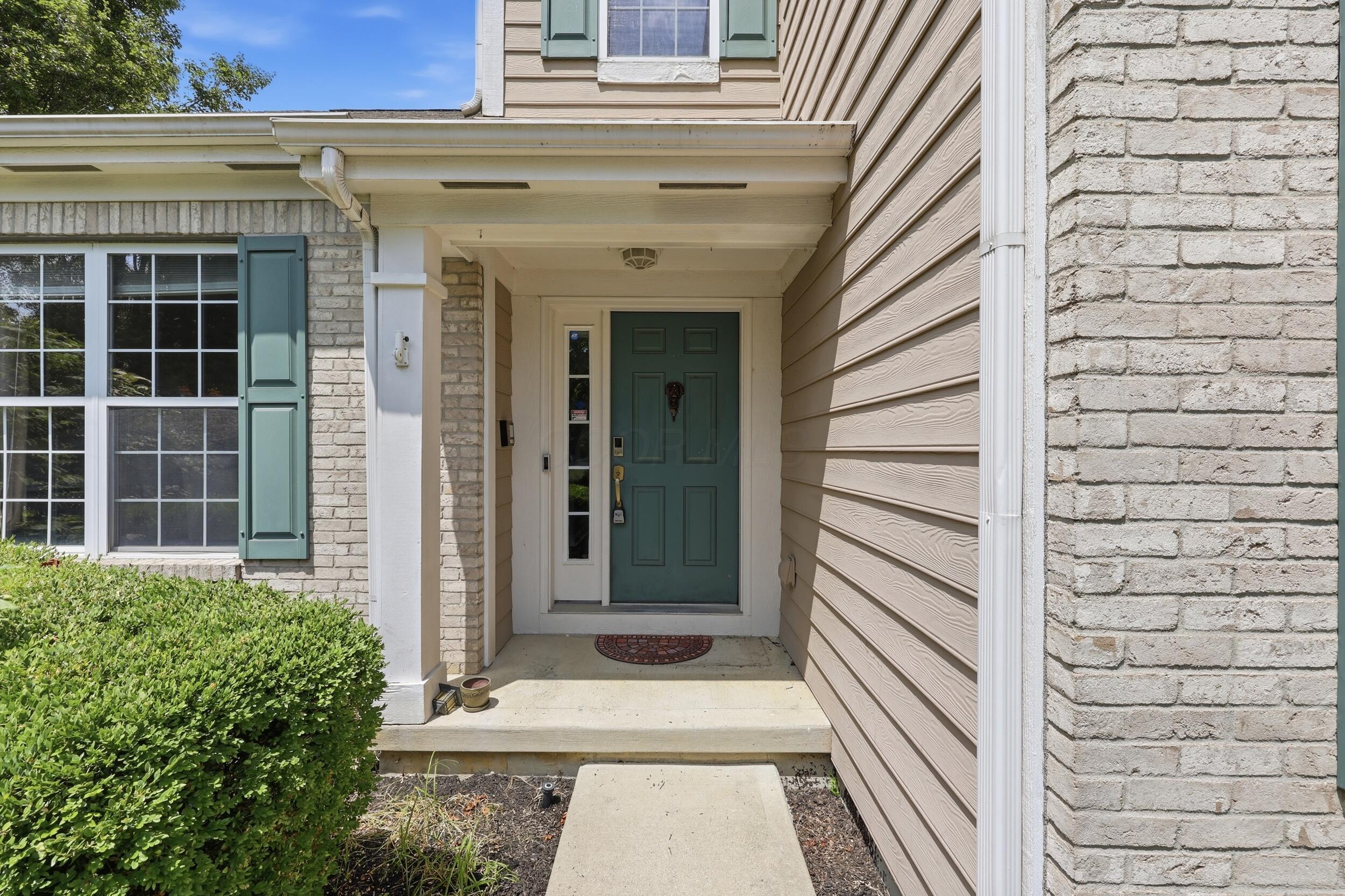 6981 Upper Cambridge Way Property Photo 2