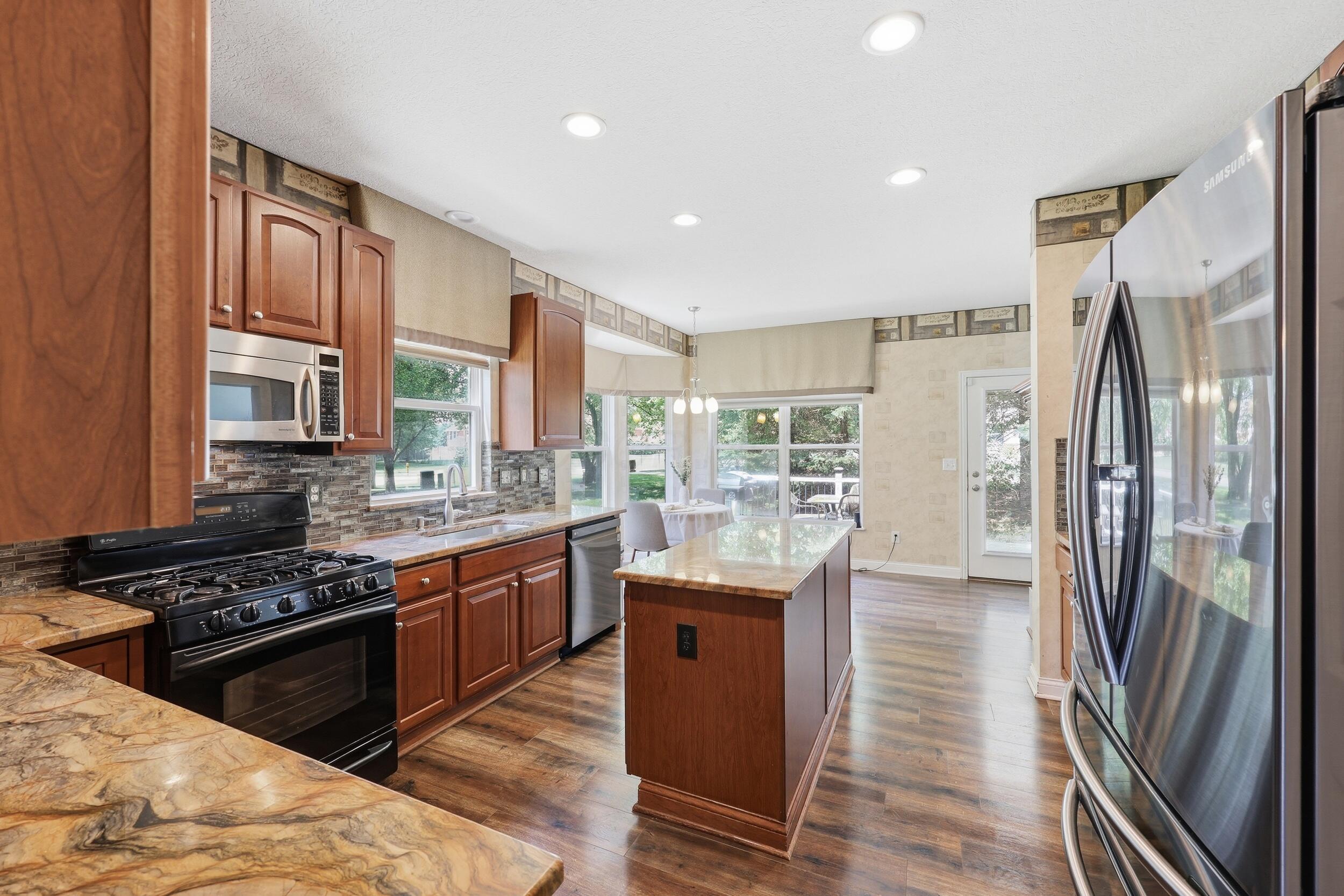 6981 Upper Cambridge Way Property Photo 3