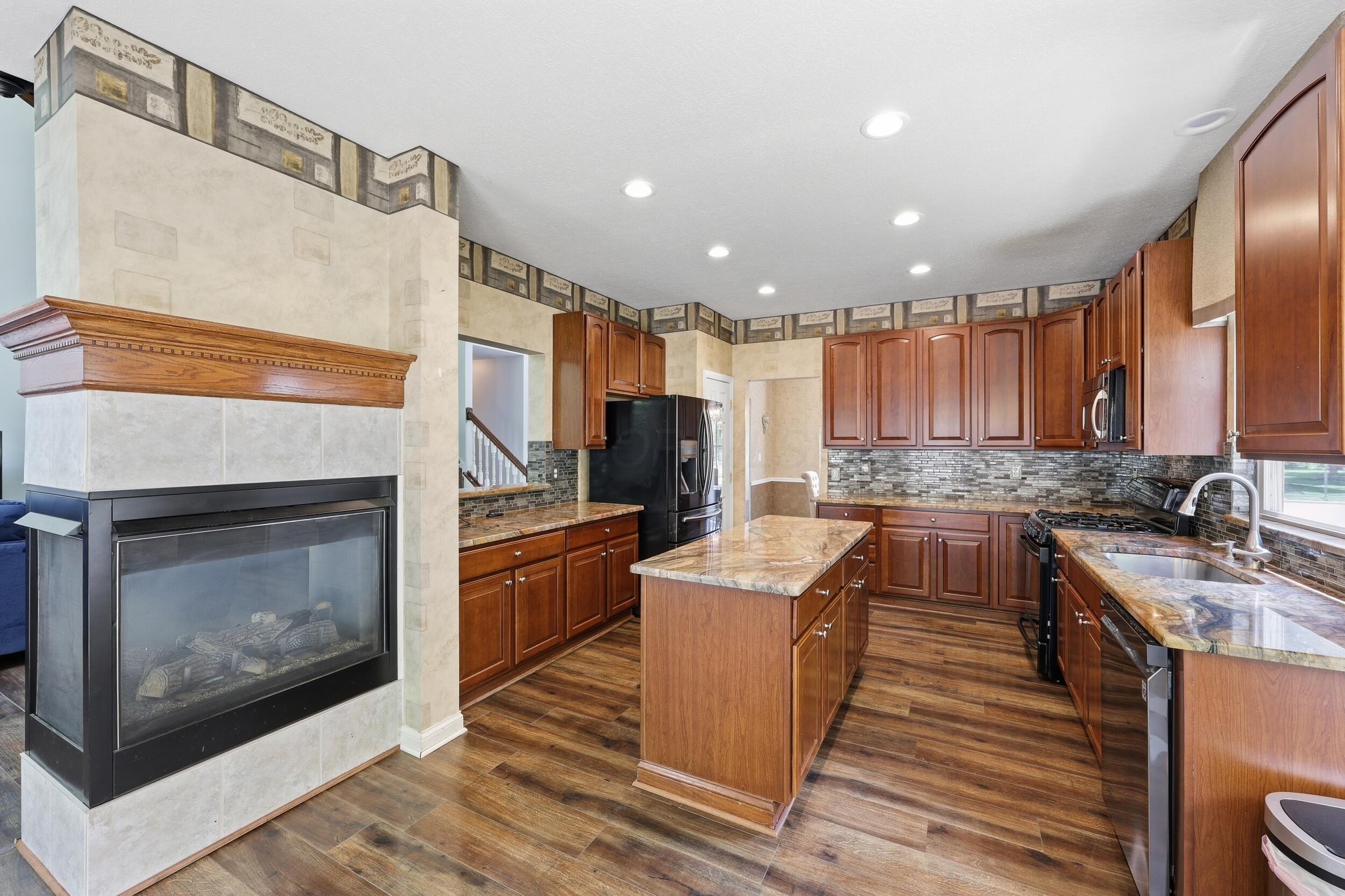 6981 Upper Cambridge Way Property Photo 4