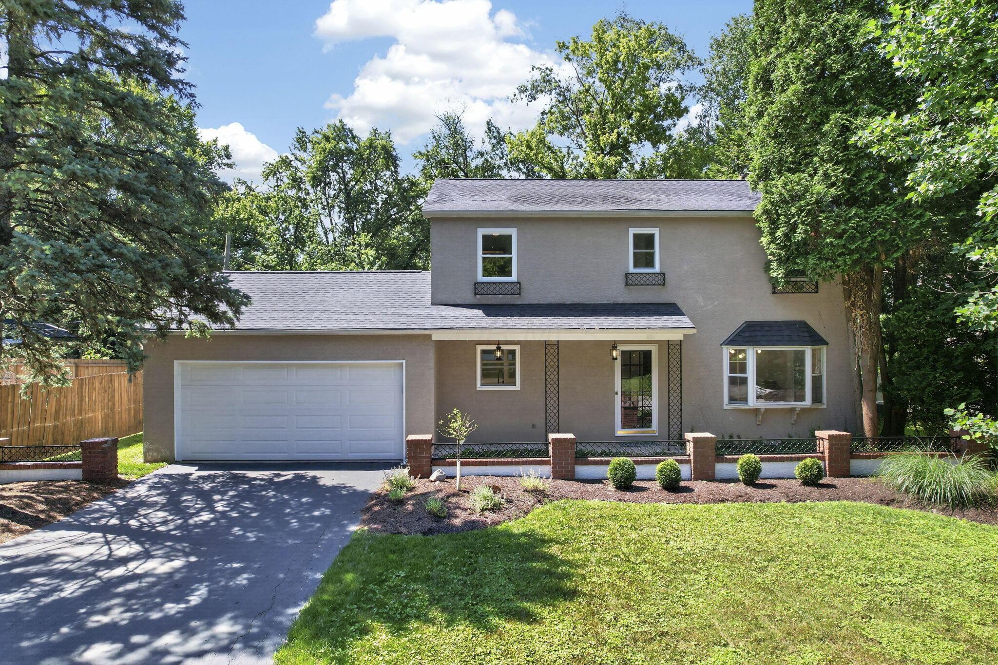 201 Chaucer Court Property Photo 2