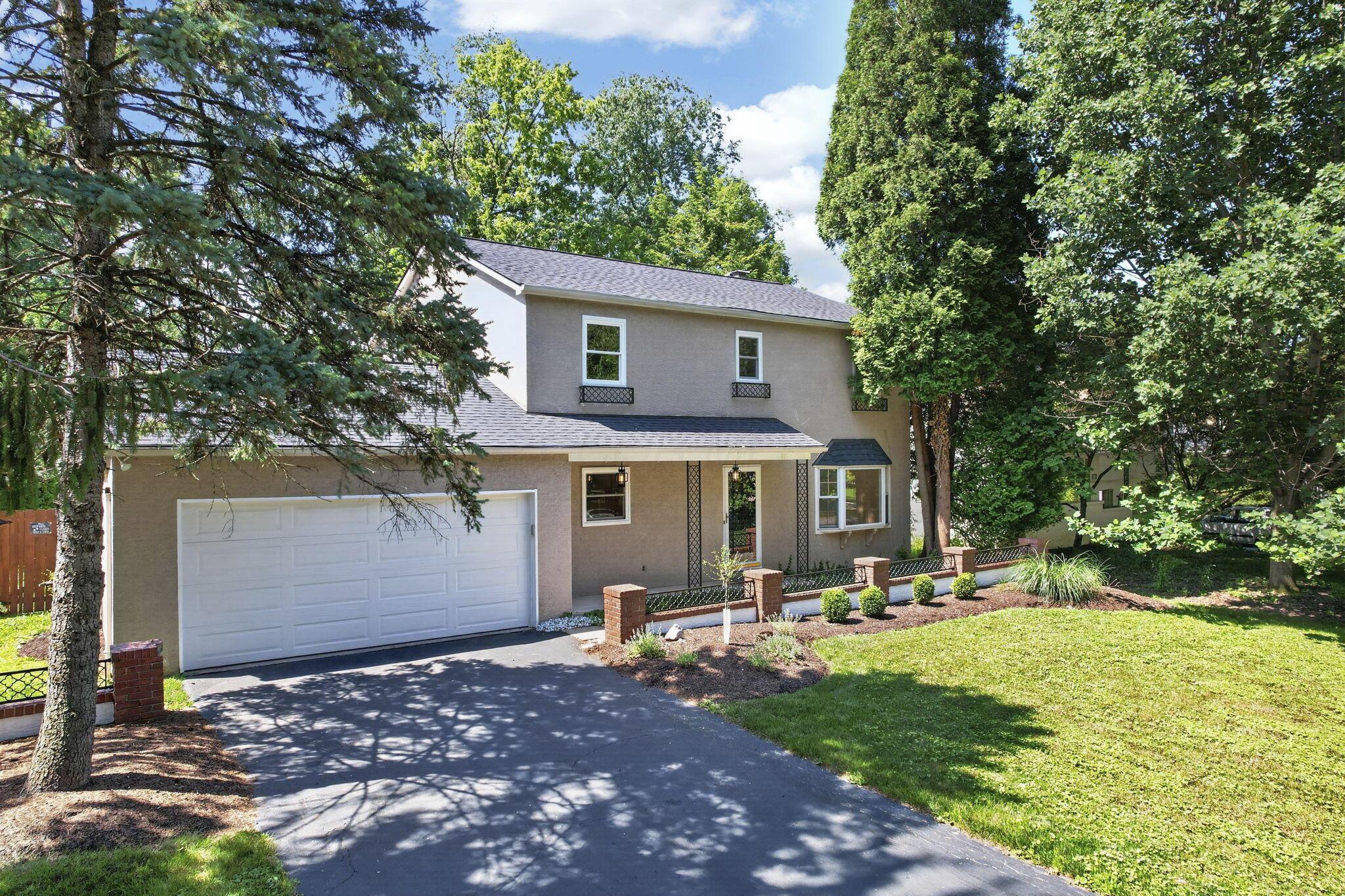 201 Chaucer Court Property Photo 3