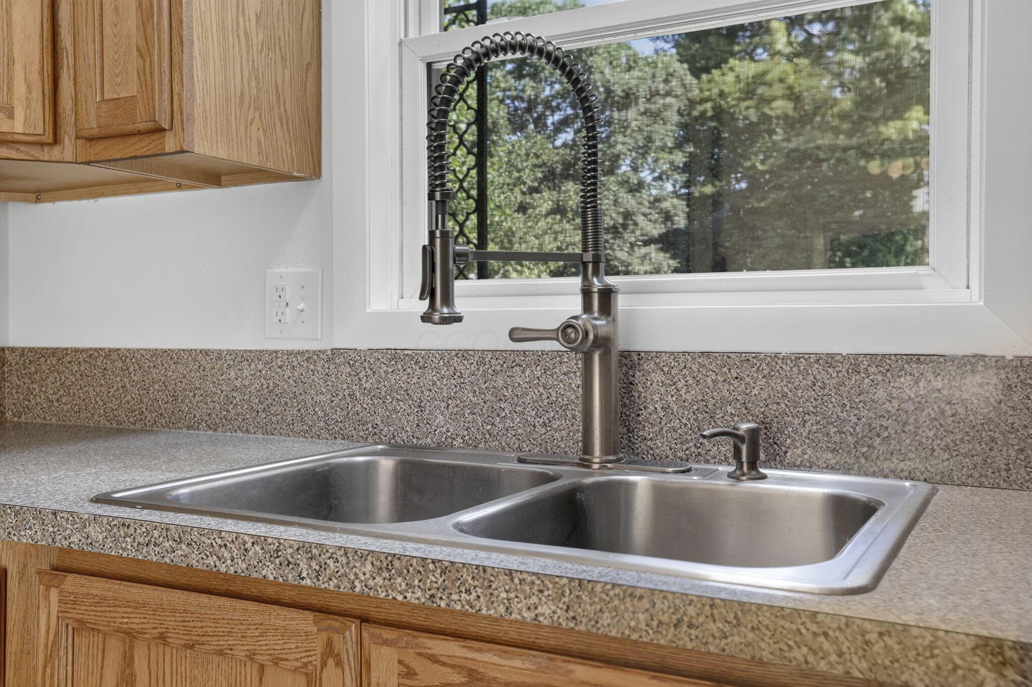 201 Chaucer Court Property Photo 26