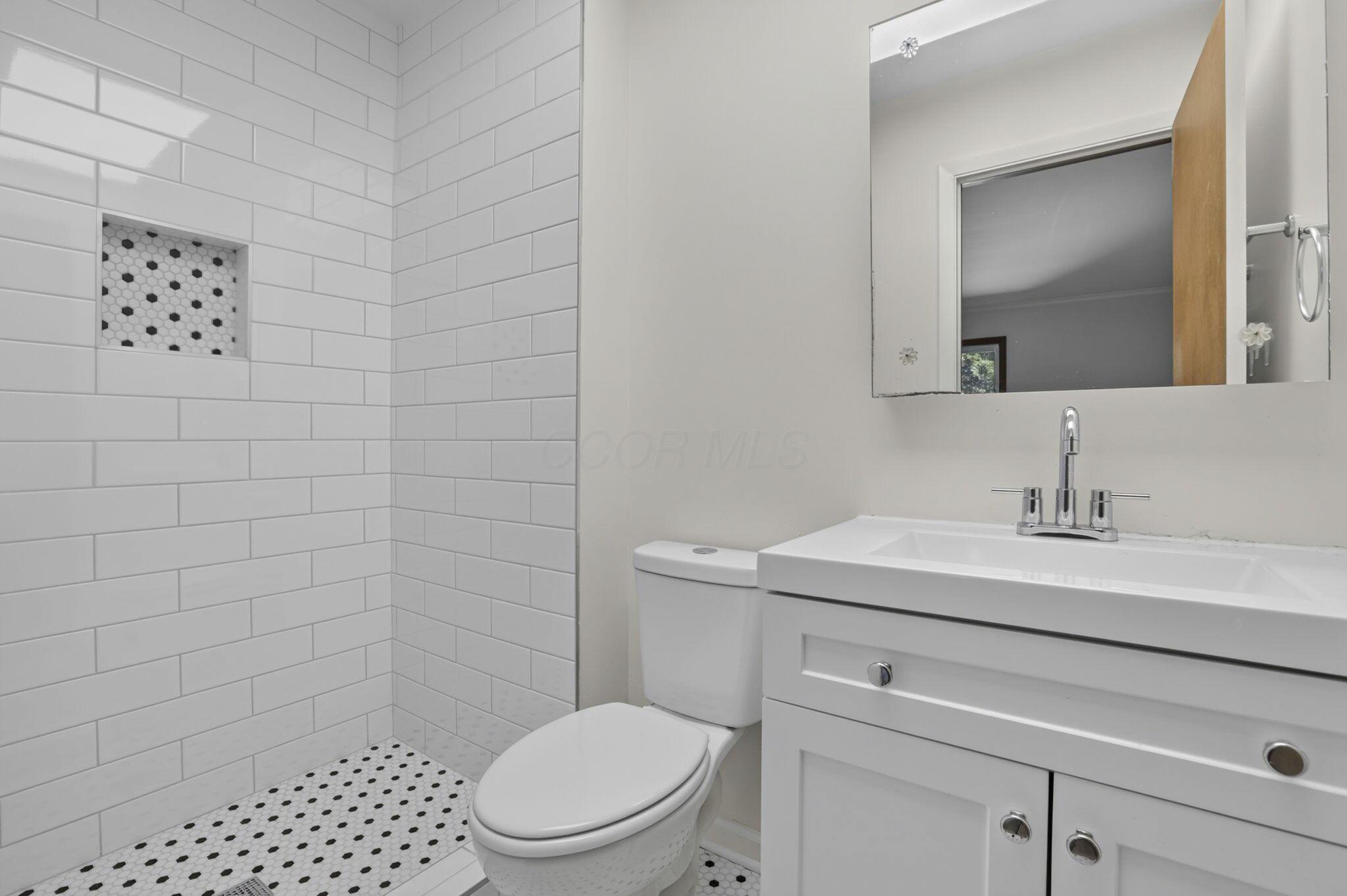 201 Chaucer Court Property Photo 40