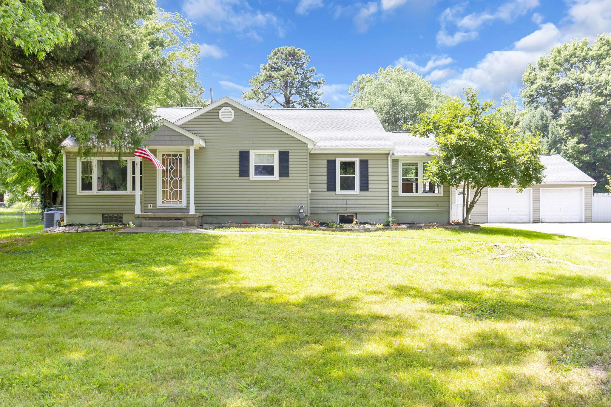 521 E Johnstown Road Property Photo 1