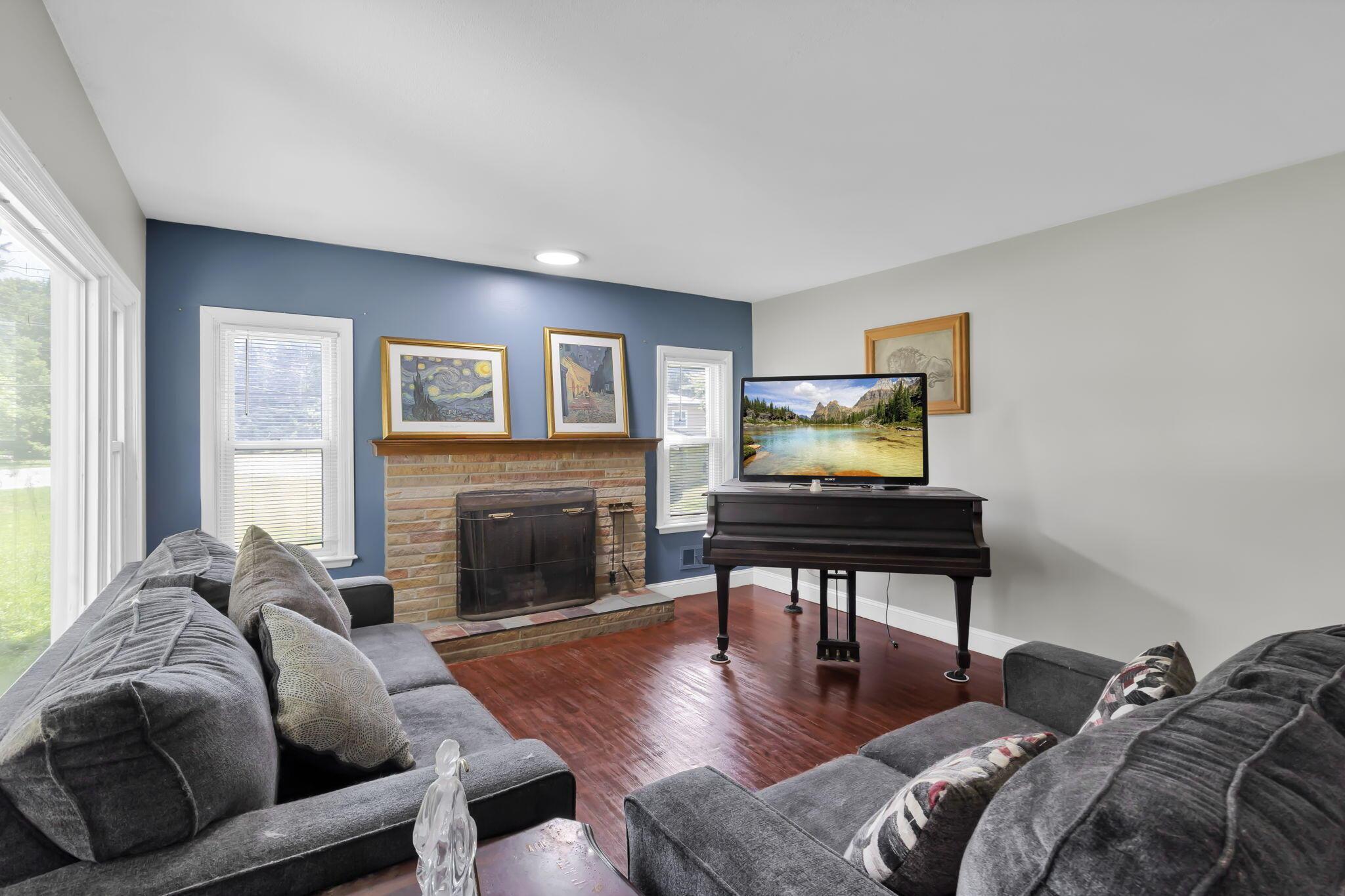 521 E Johnstown Road Property Photo 4