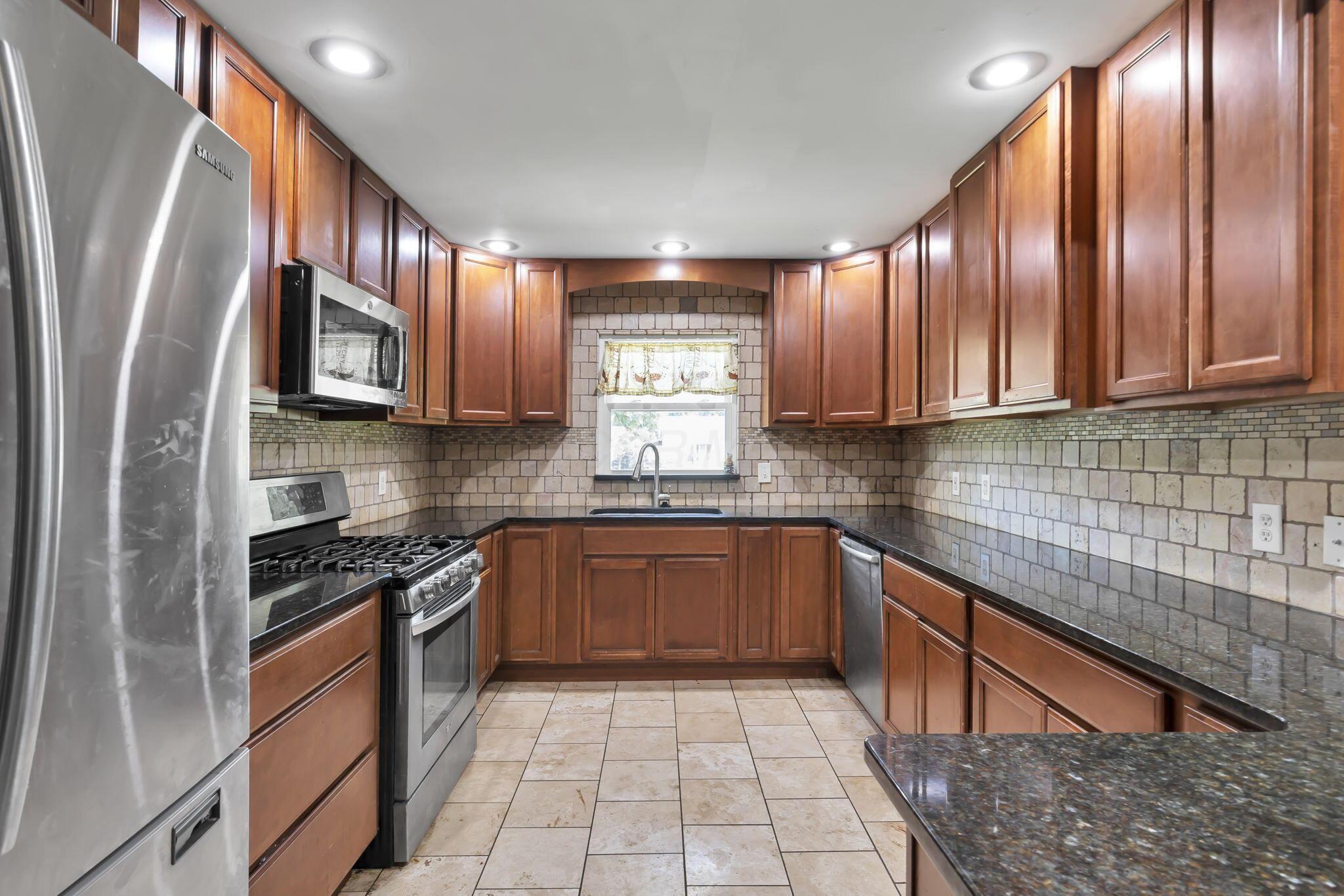 521 E Johnstown Road Property Photo 8