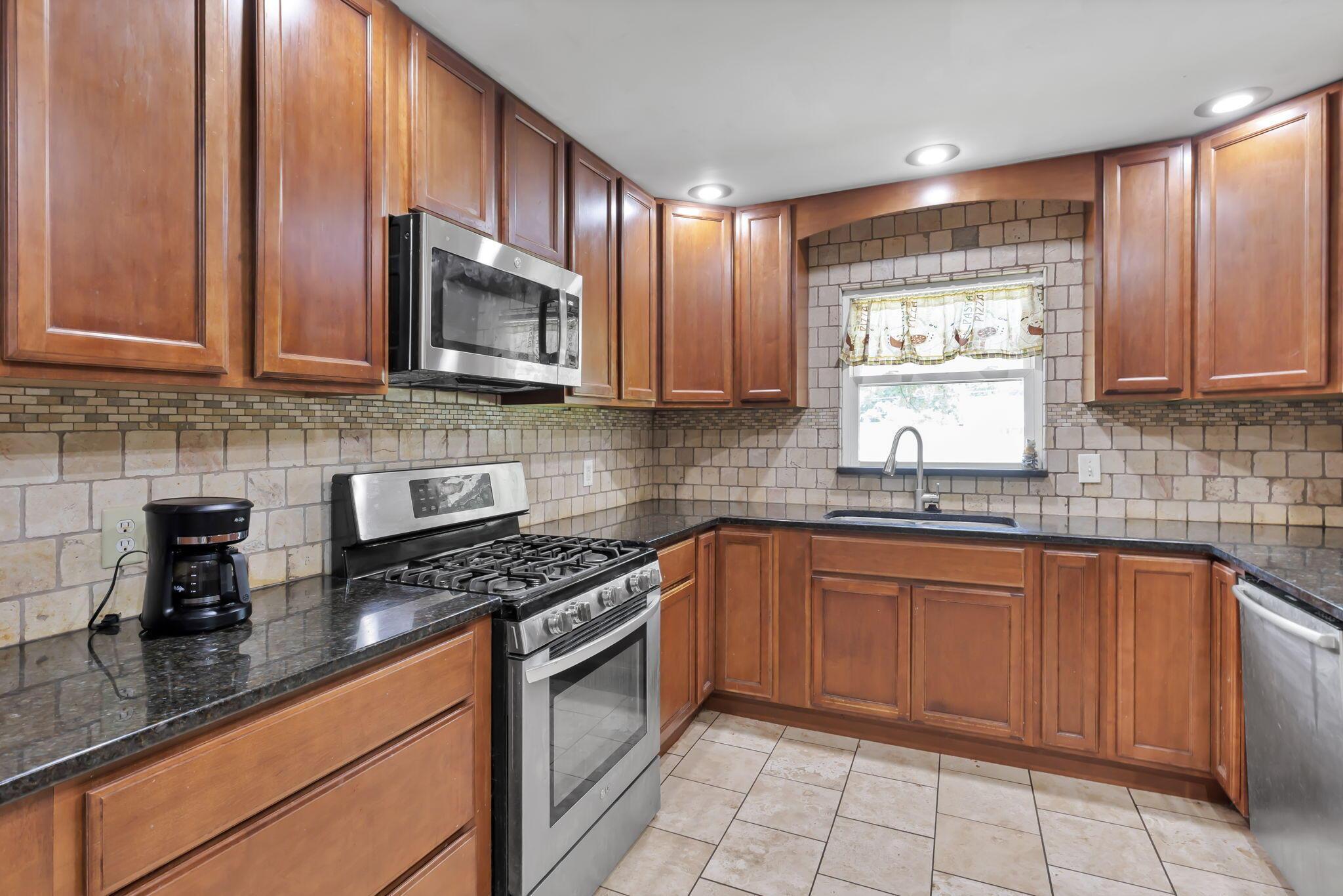 521 E Johnstown Road Property Photo 9