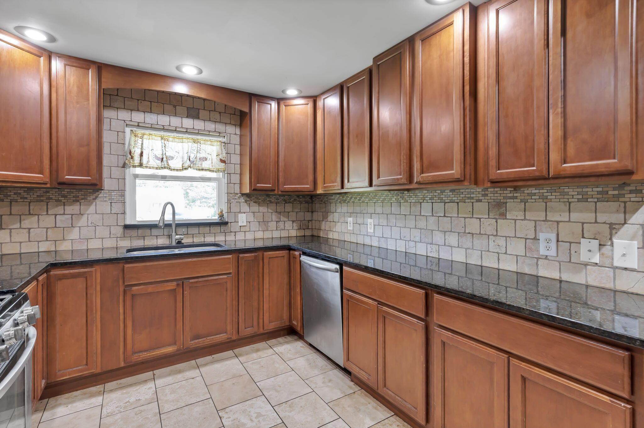 521 E Johnstown Road Property Photo 10
