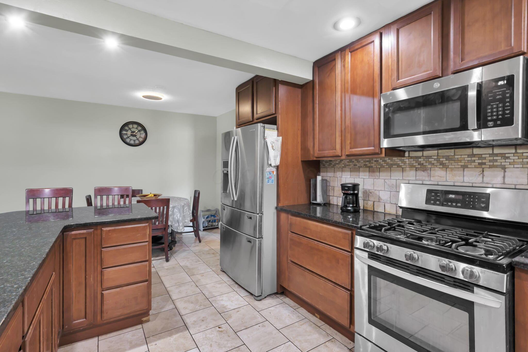 521 E Johnstown Road Property Photo 11