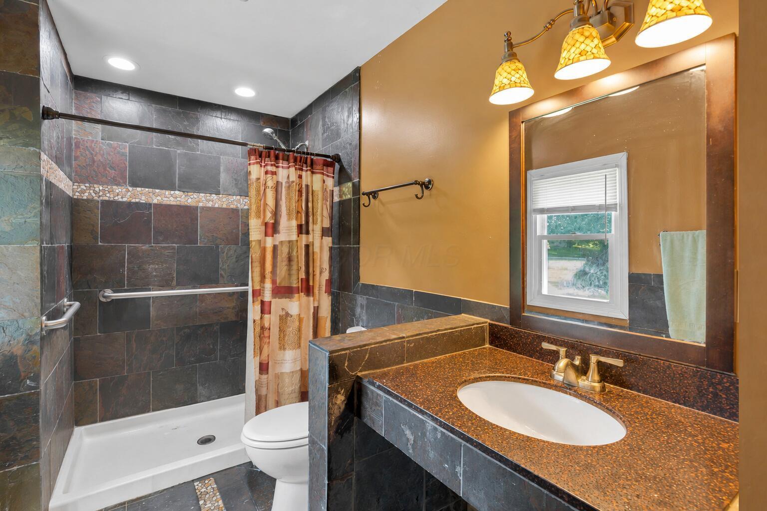 521 E Johnstown Road Property Photo 16