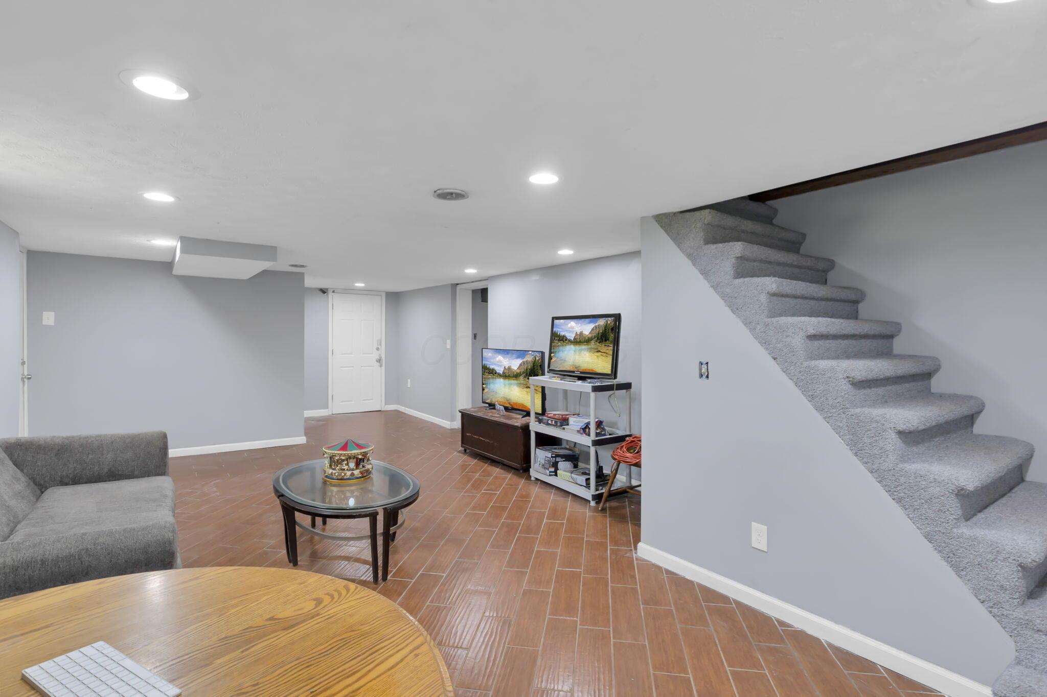 521 E Johnstown Road Property Photo 20