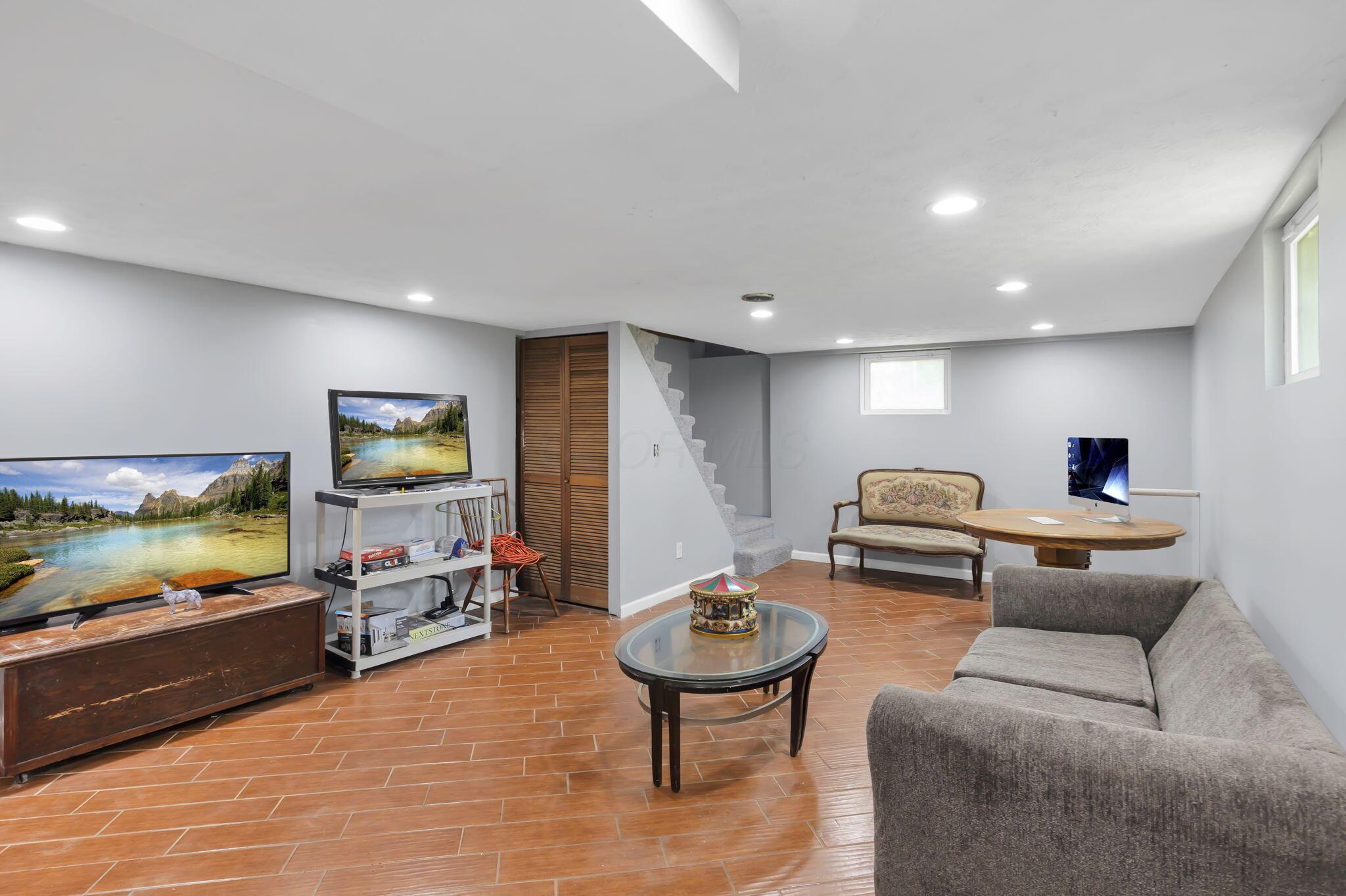 521 E Johnstown Road Property Photo 22