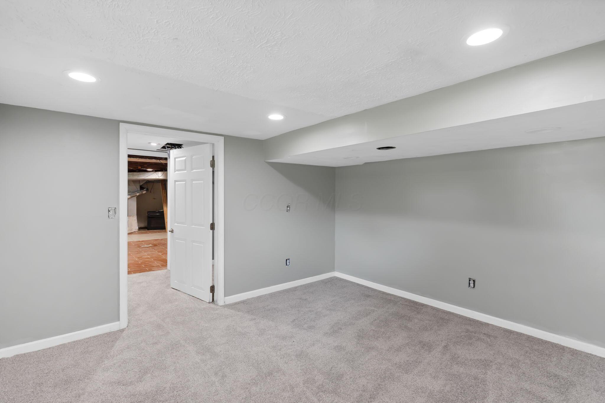 521 E Johnstown Road Property Photo 24