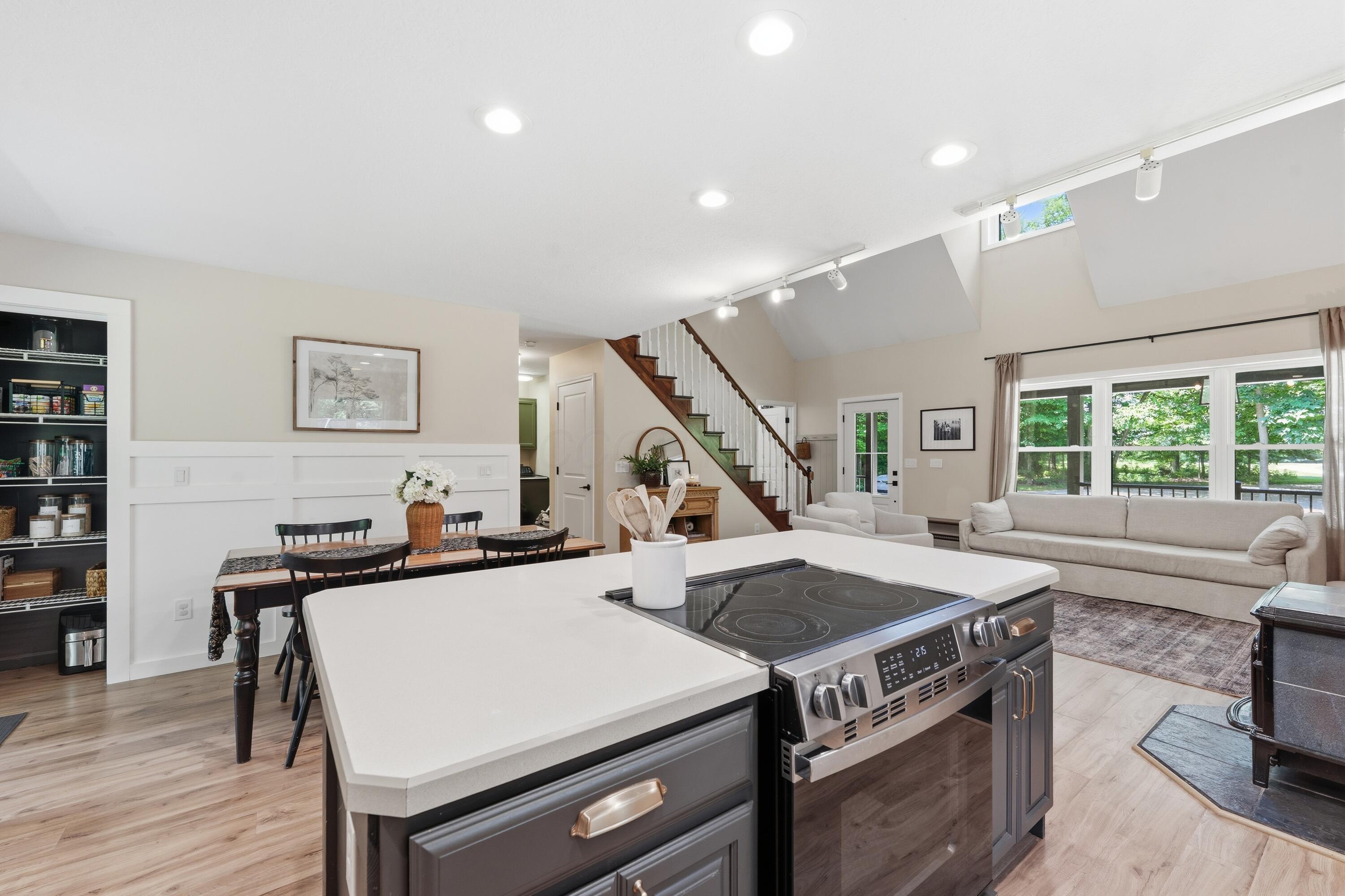 9043 Long Road Property Photo 11