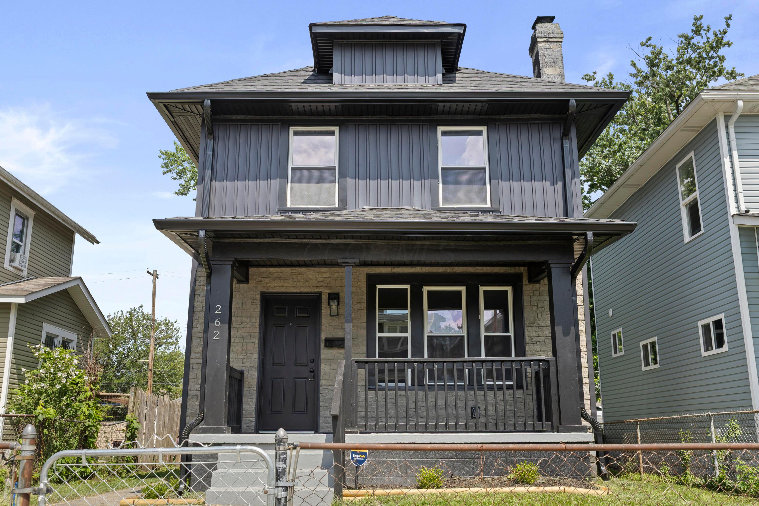 262 S Richardson Avenue Property Photo 1