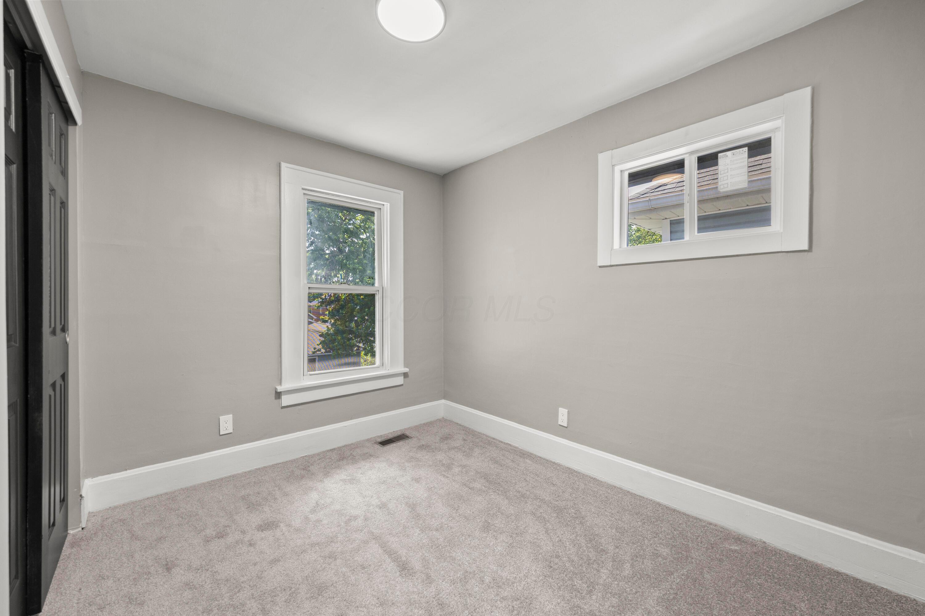 262 S Richardson Avenue Property Photo 18