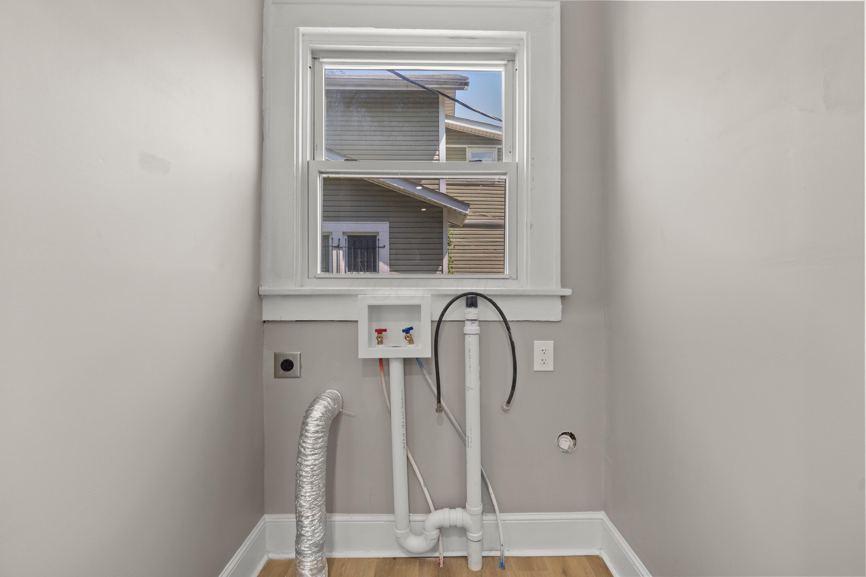 262 S Richardson Avenue Property Photo 19