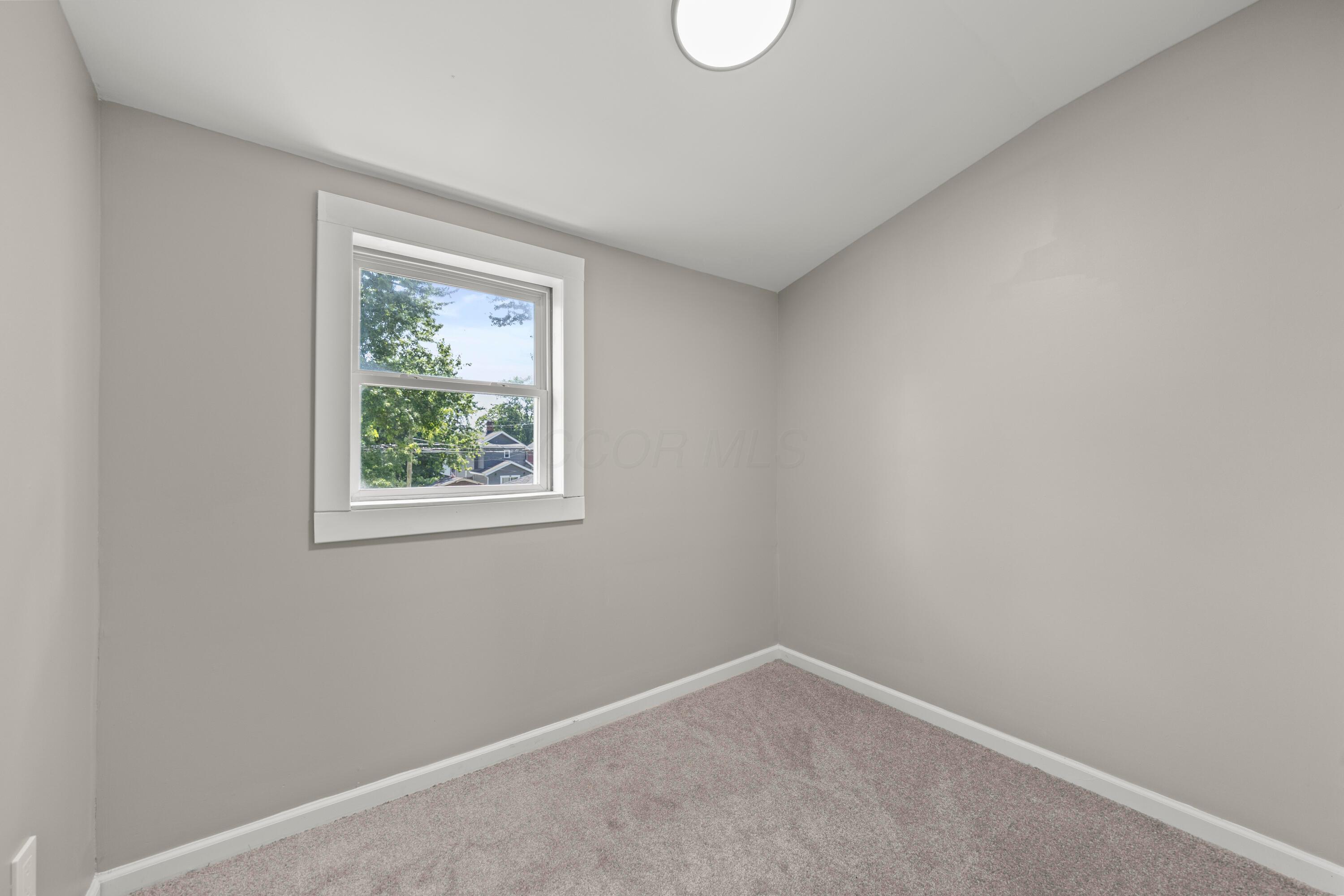 262 S Richardson Avenue Property Photo 32