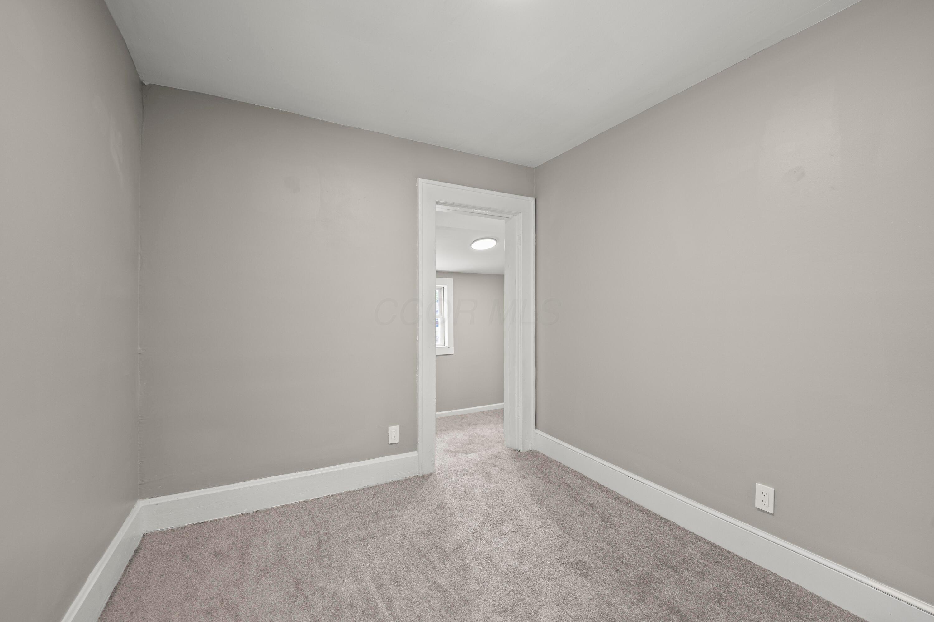 262 S Richardson Avenue Property Photo 33