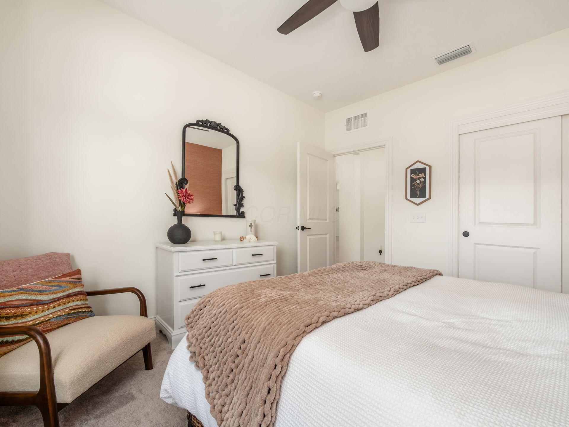 10232 Hyland Run Property Photo 6