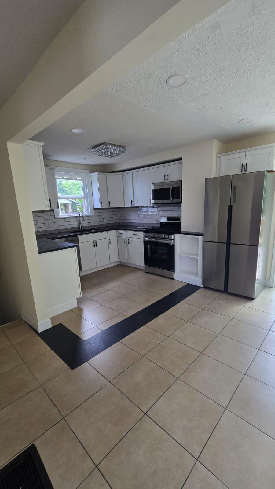1156 S Champion Avenue Property Photo 7