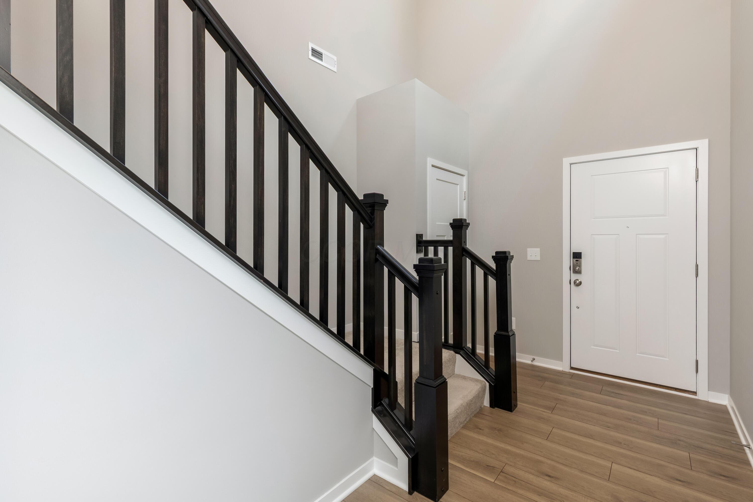 3625 Shoal Way Property Photo 8