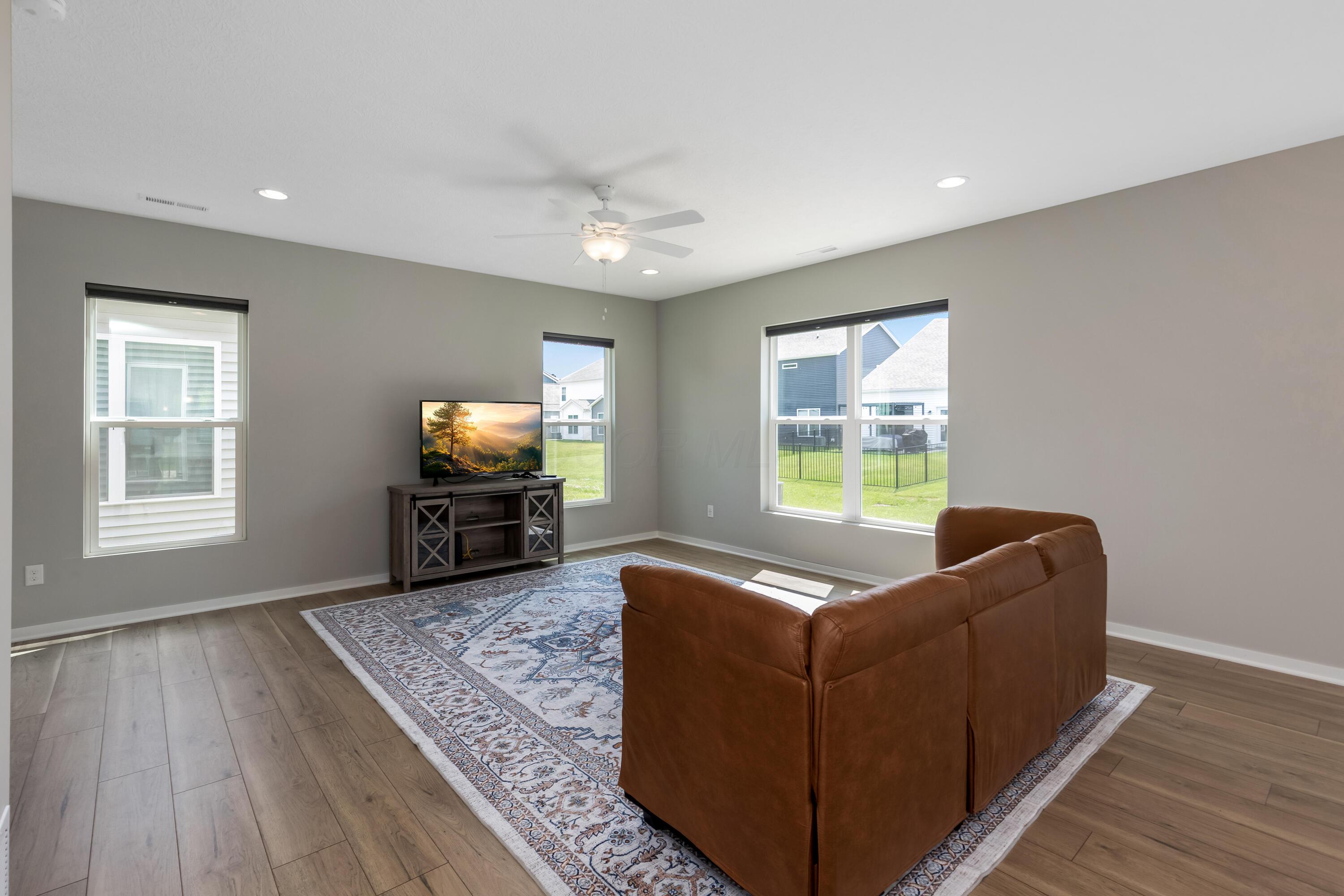 3625 Shoal Way Property Photo 11