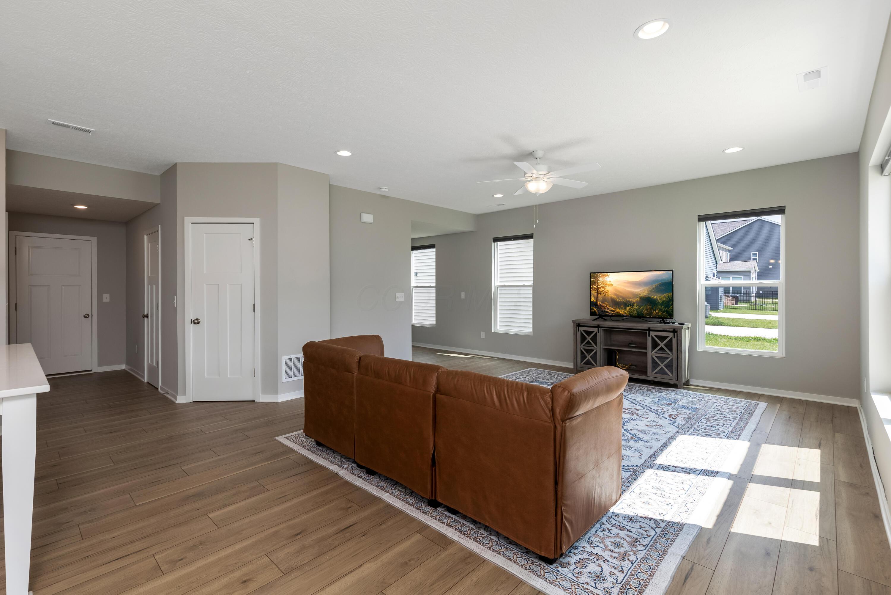 3625 Shoal Way Property Photo 13