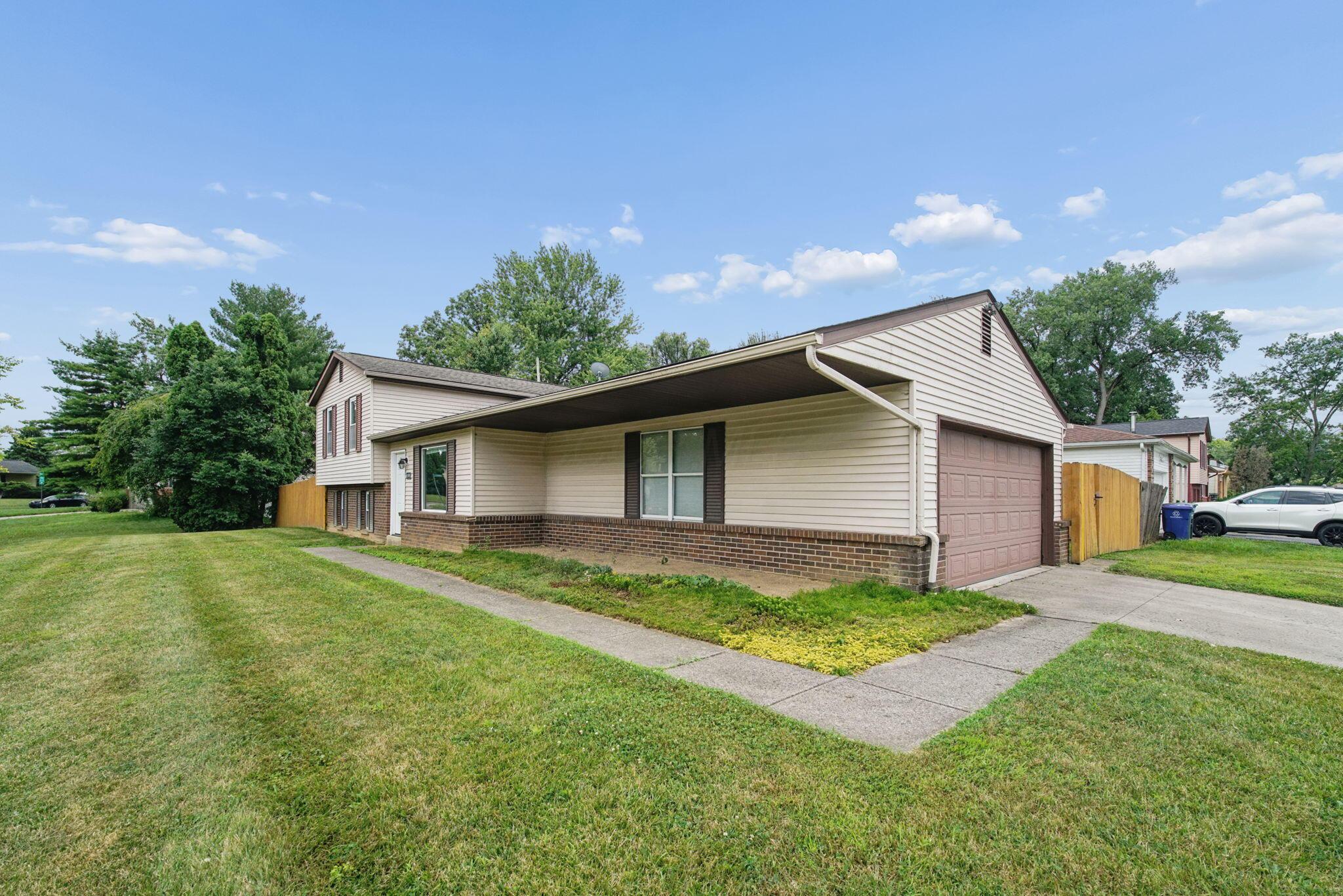 4909 Dunlap Road Property Photo 3