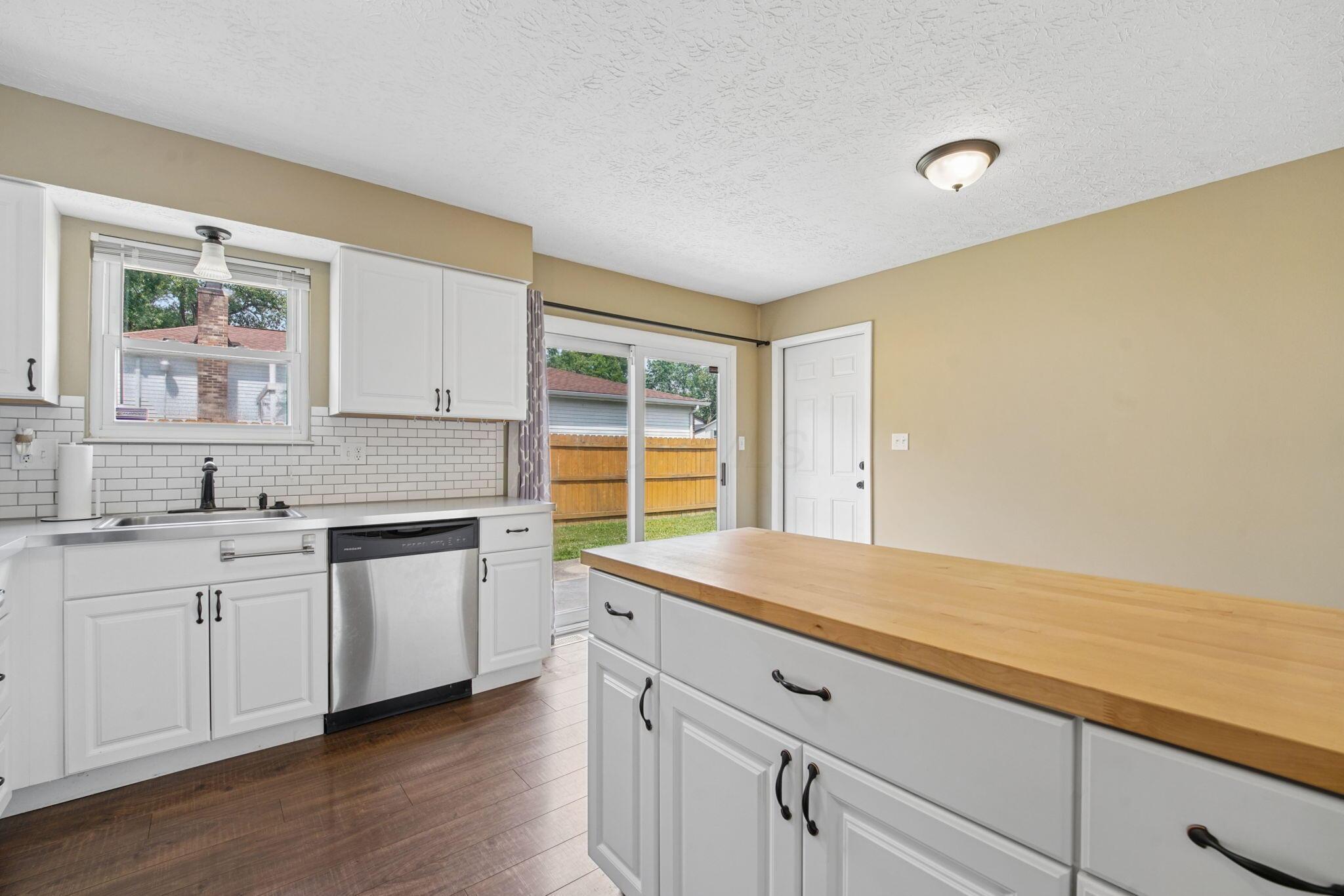 4909 Dunlap Road Property Photo 8