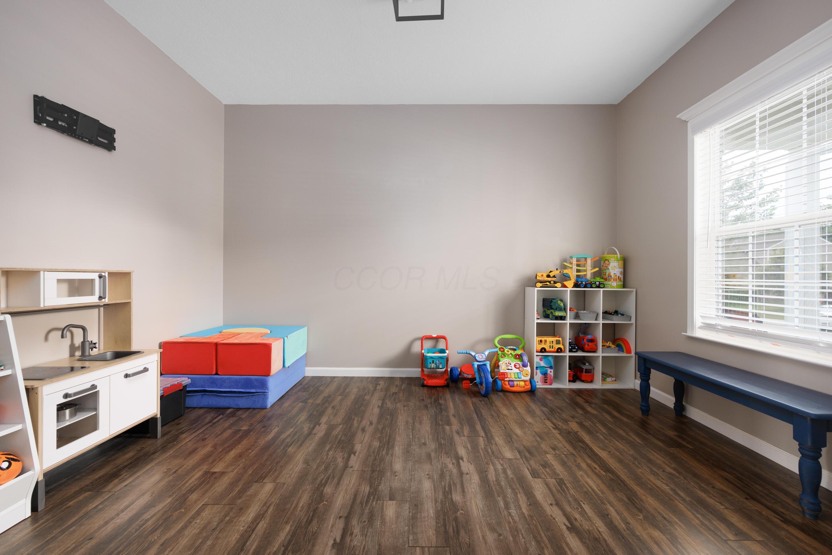 468 Wingate Place Property Photo 6