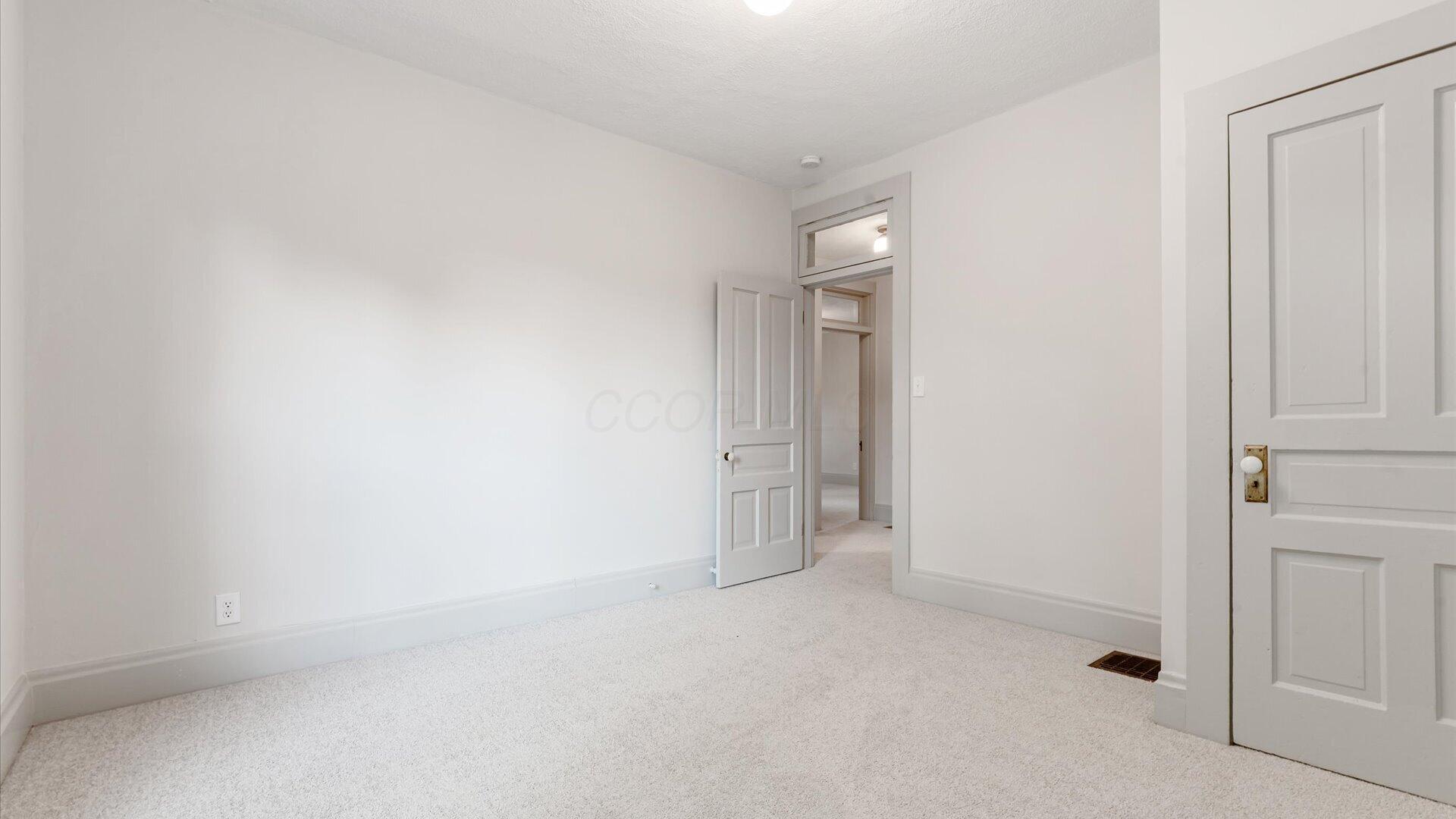 423 Hudson Avenue Property Photo 34