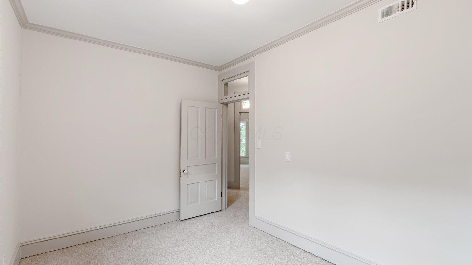 423 Hudson Avenue Property Photo 37