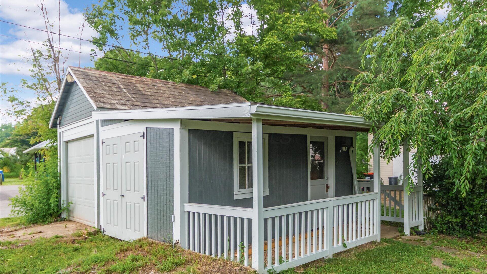 423 Hudson Avenue Property Photo 44