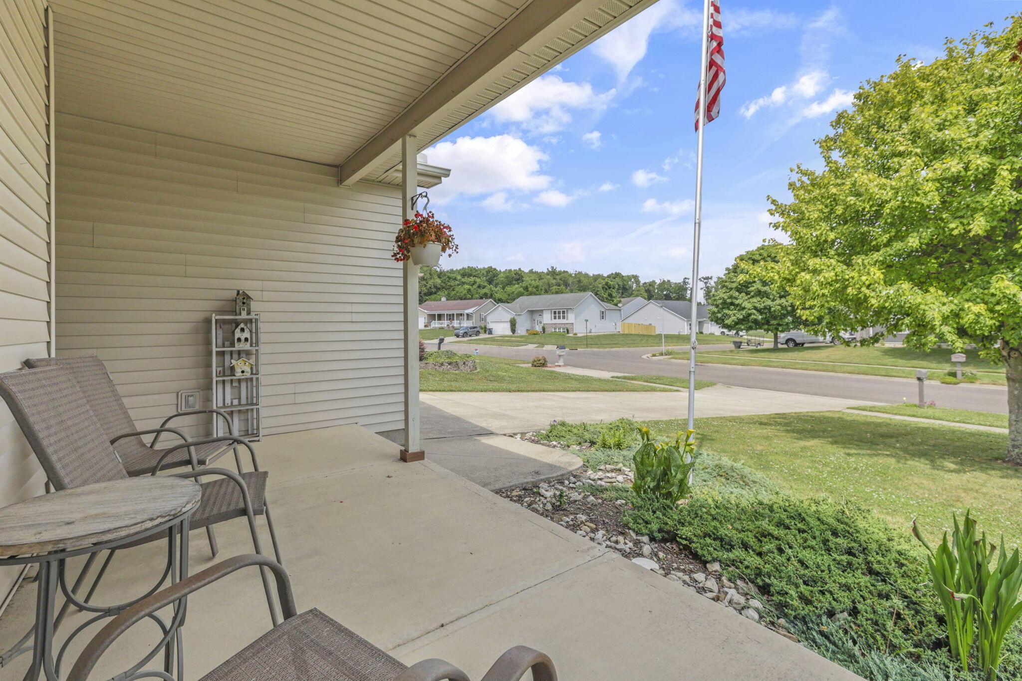 471 Danbury Drive Property Photo 3