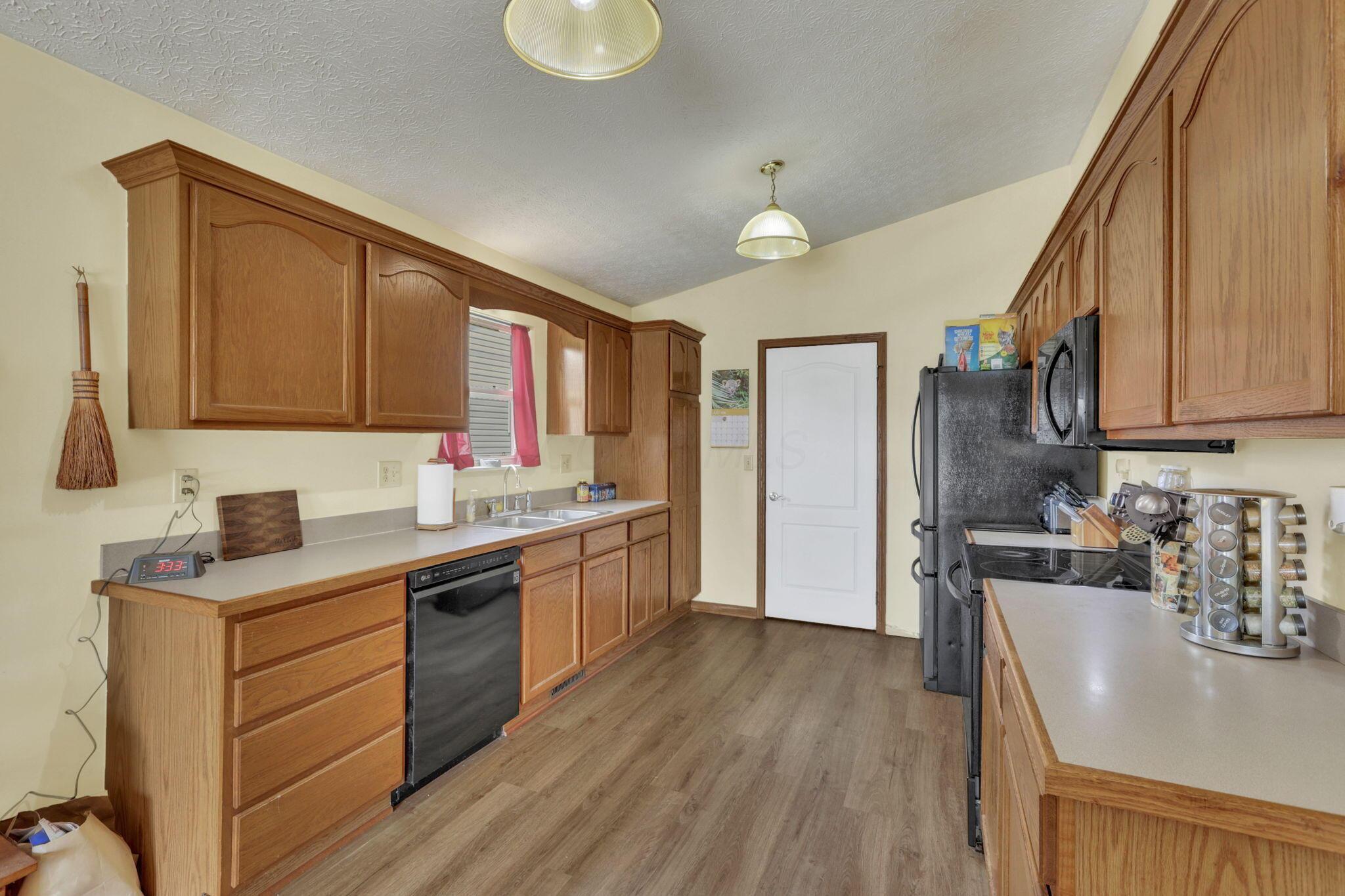 471 Danbury Drive Property Photo 14