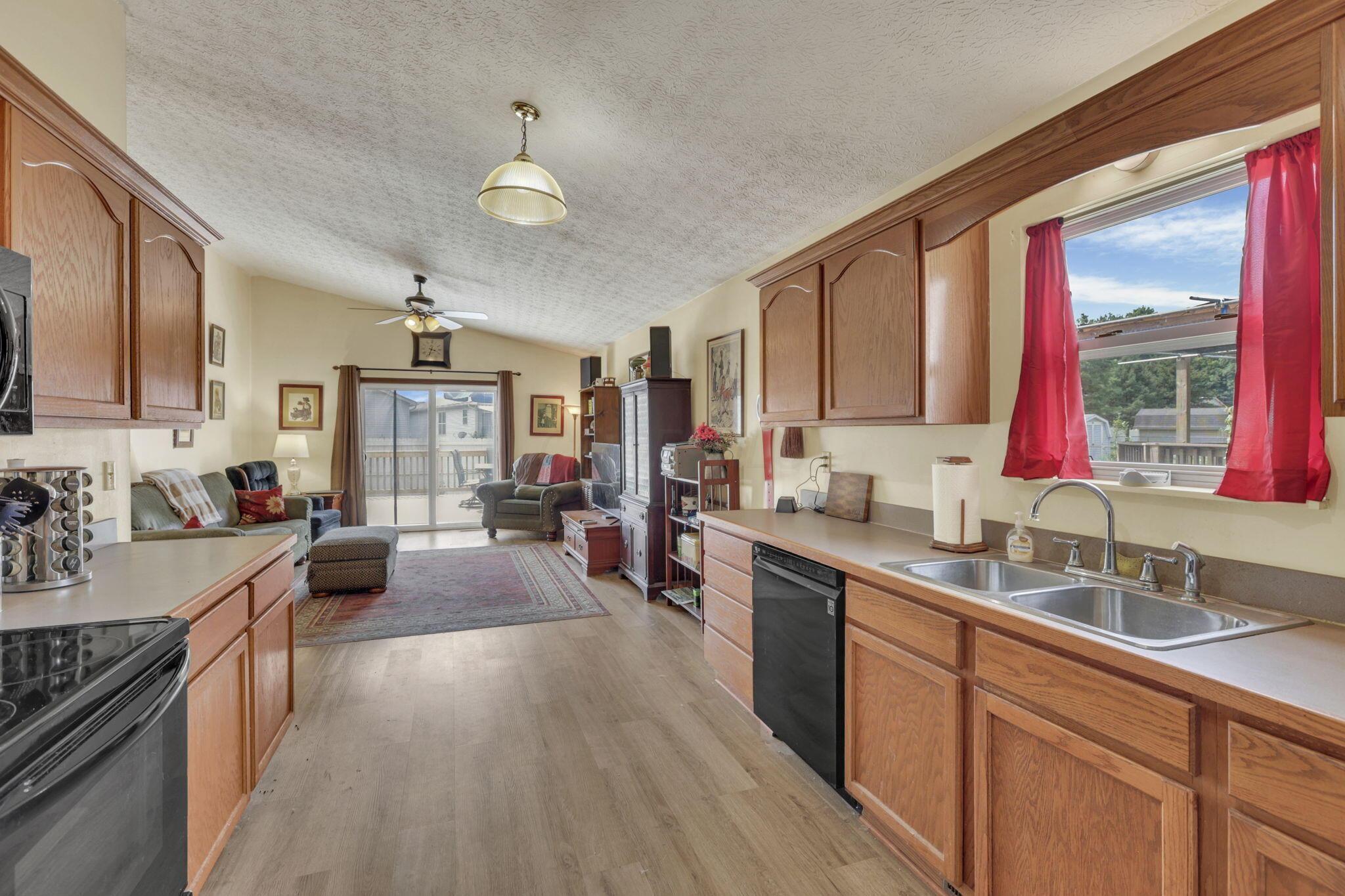 471 Danbury Drive Property Photo 15