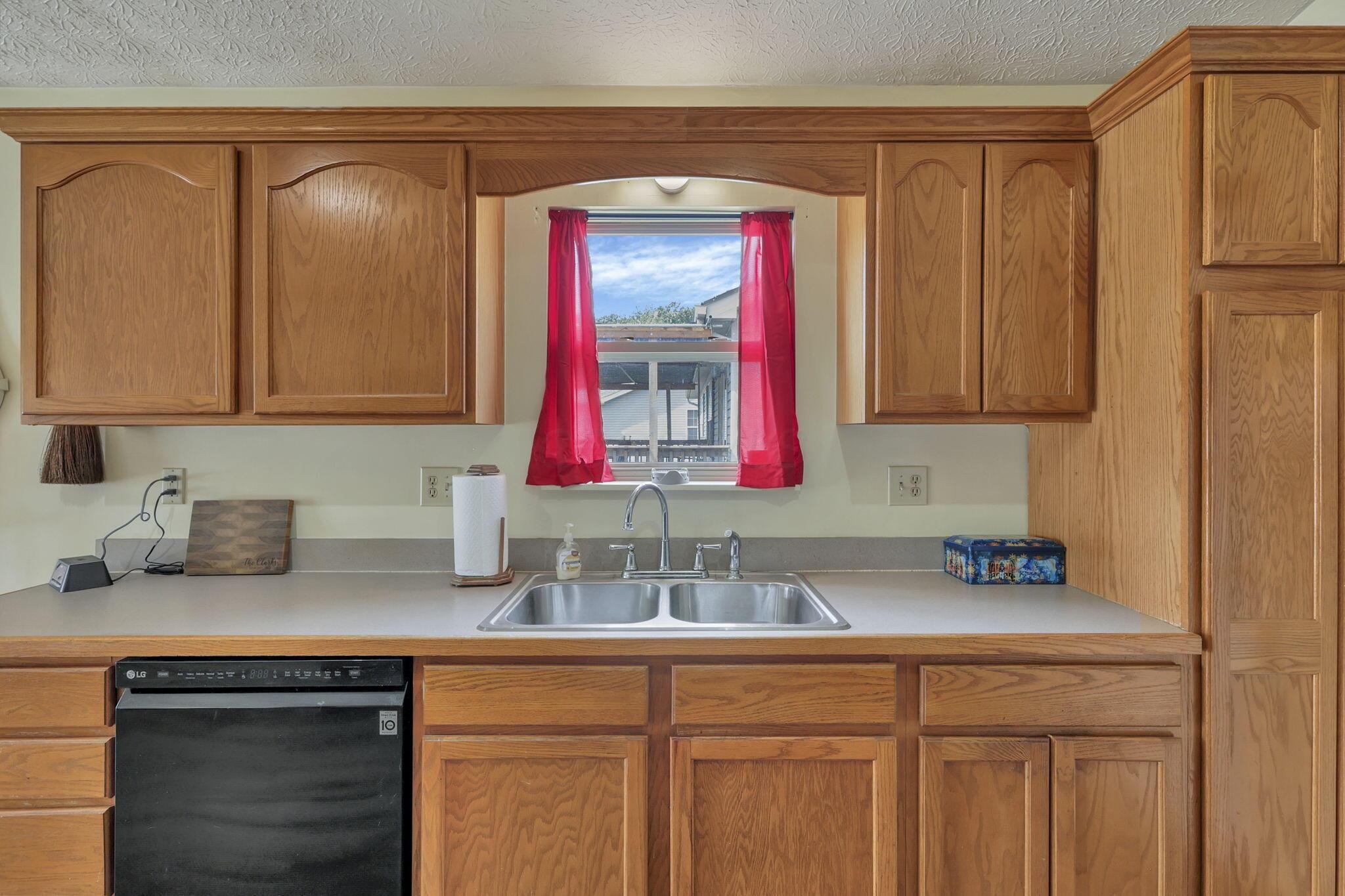 471 Danbury Drive Property Photo 17
