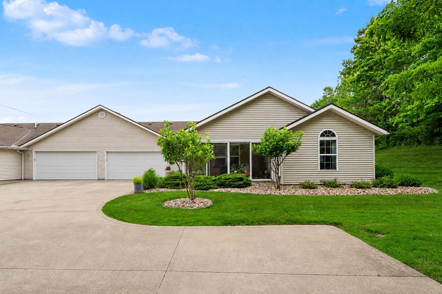 2357 Deerfield Lane Property Photo 1