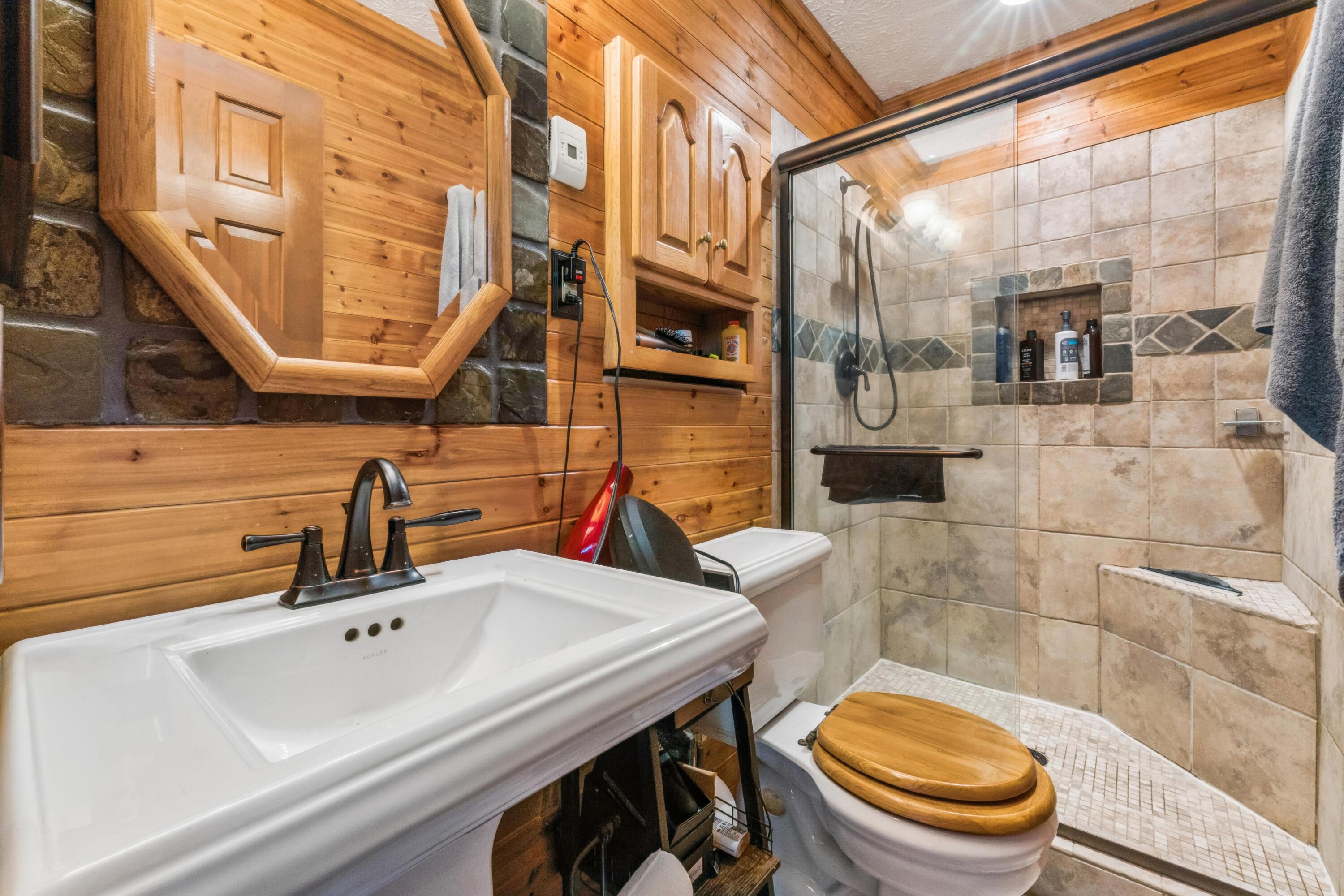 3724 Pleasantbrook Drive Property Photo 4